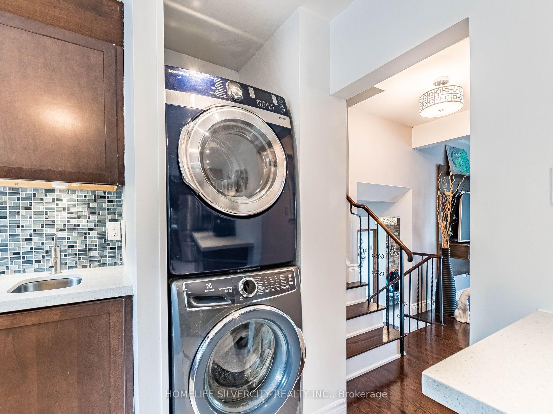 Photo 5 of 108 Brookland Drive, Brampton, Avondale — HOMEH