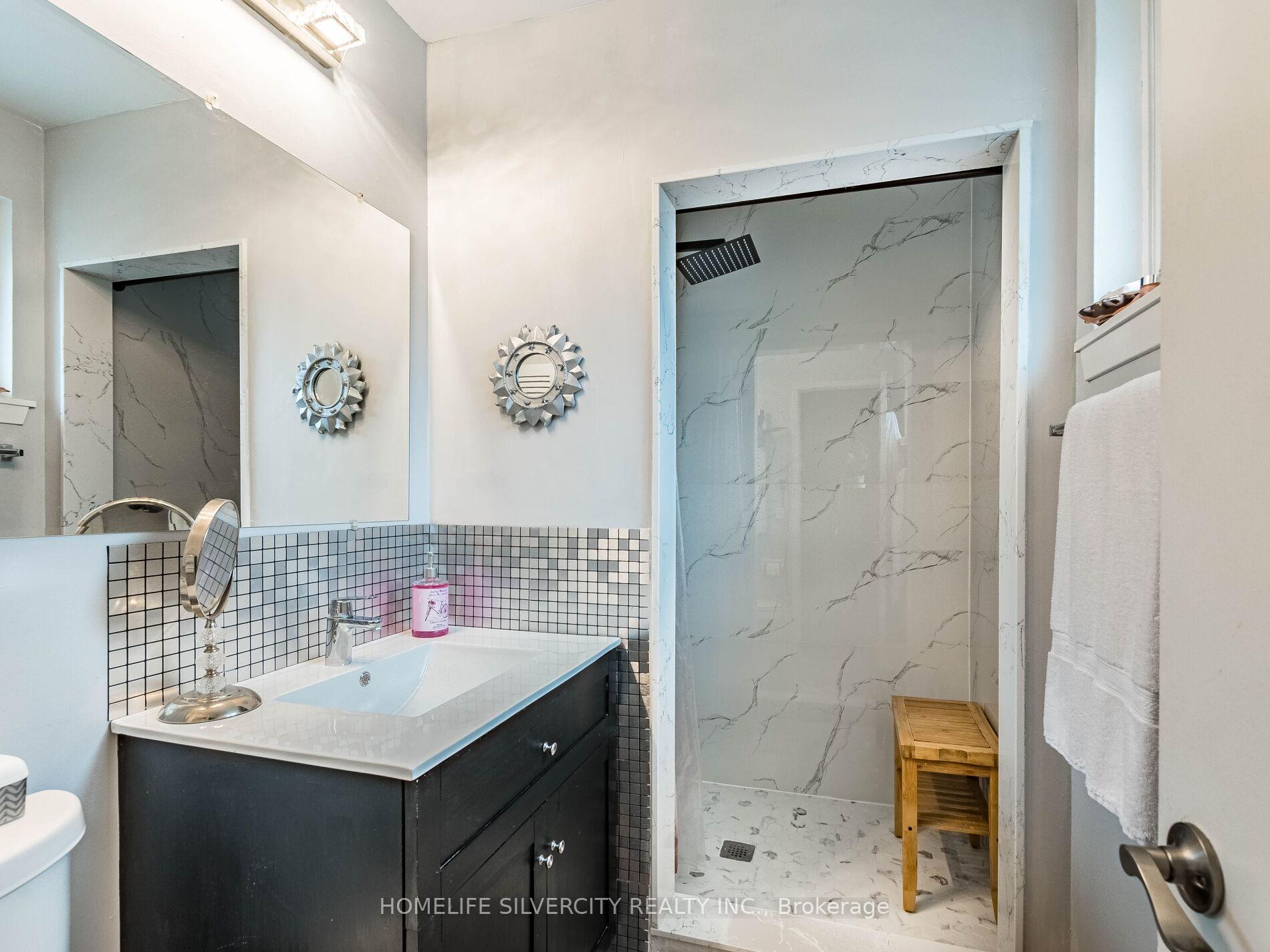 Photo 16 of 108 Brookland Drive, Brampton, Avondale — HOMEH