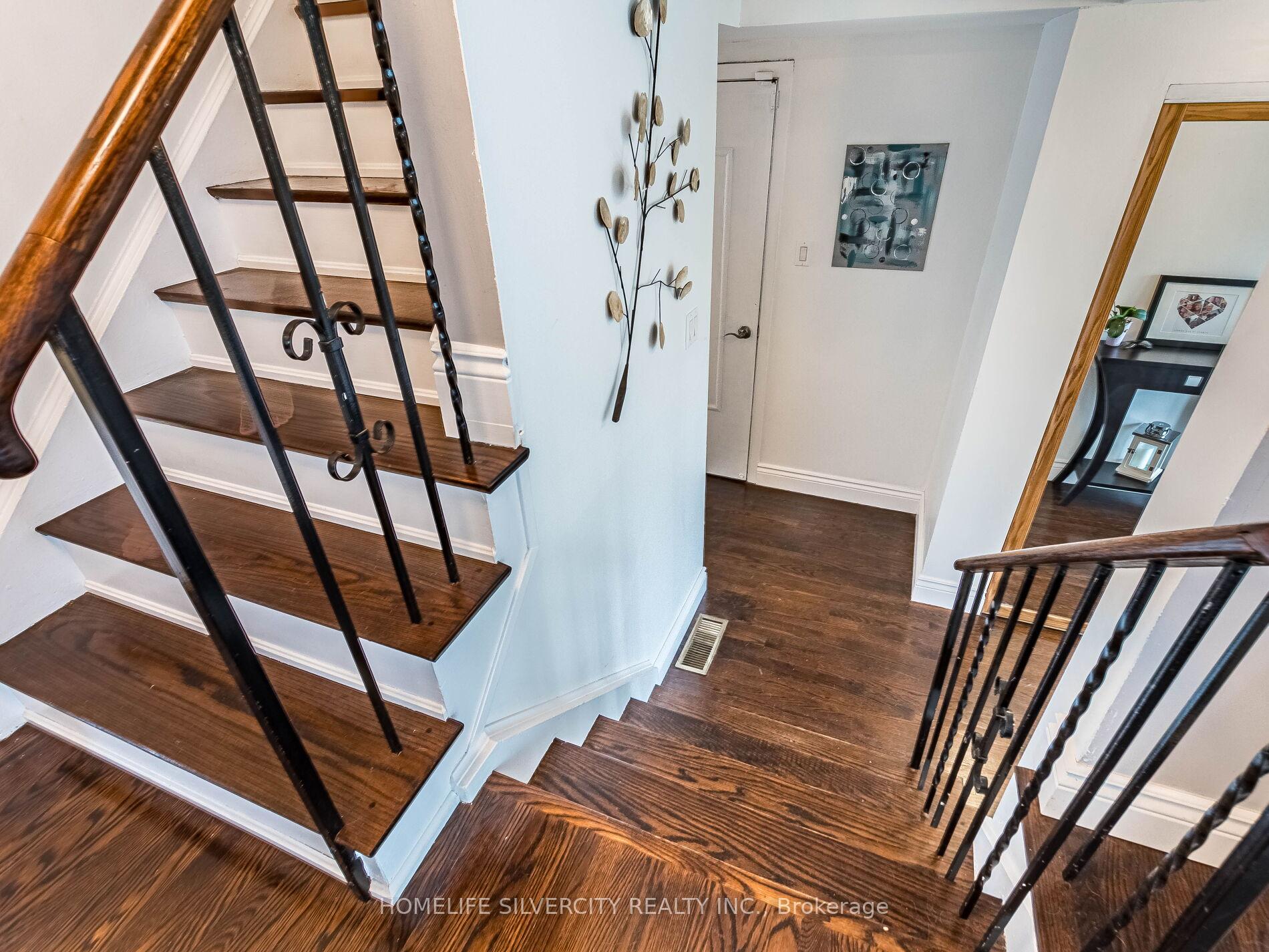 Photo 11 of 108 Brookland Drive, Brampton, Avondale — HOMEH