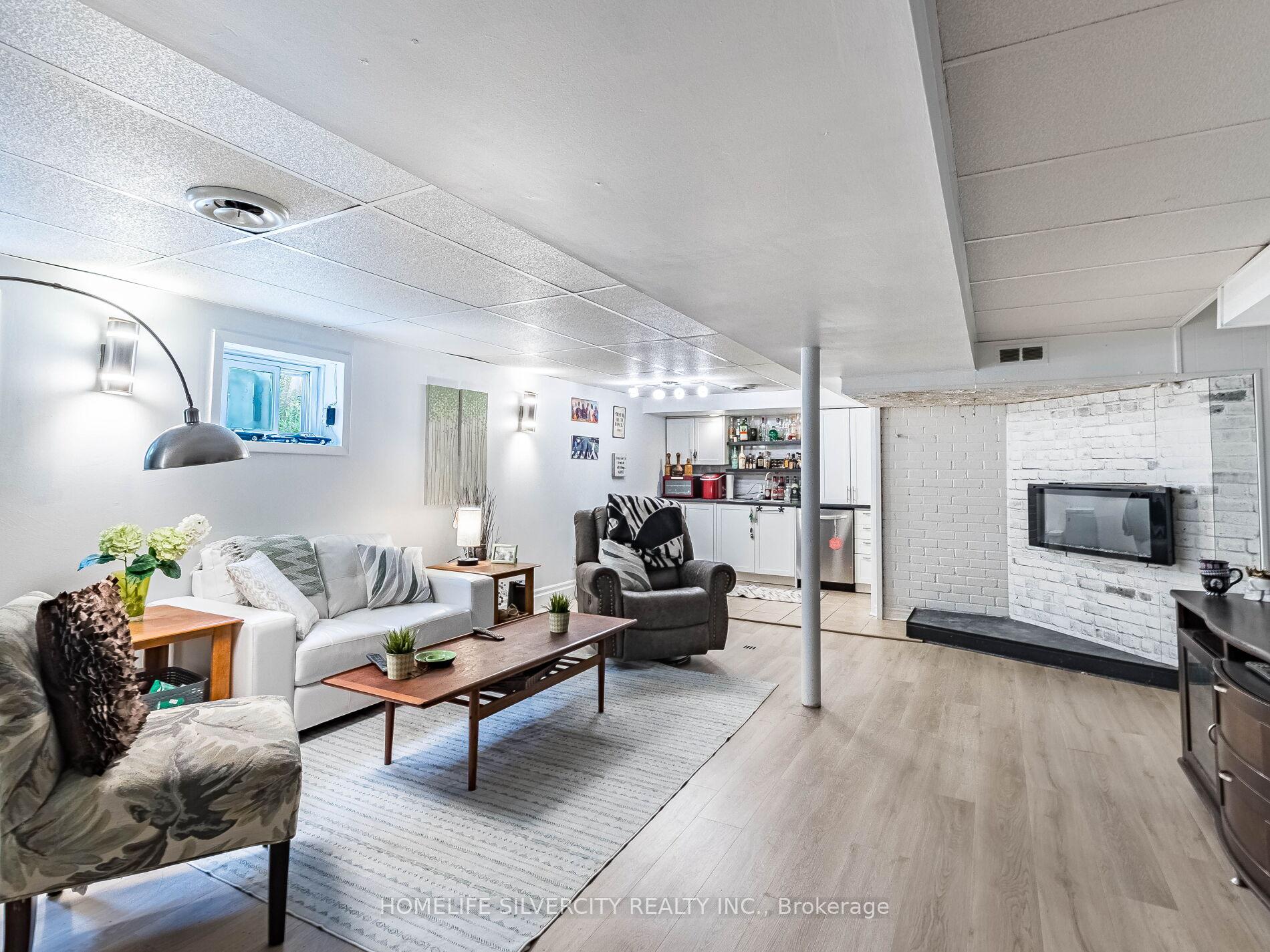 Photo 13 of 108 Brookland Drive, Brampton, Avondale — HOMEH