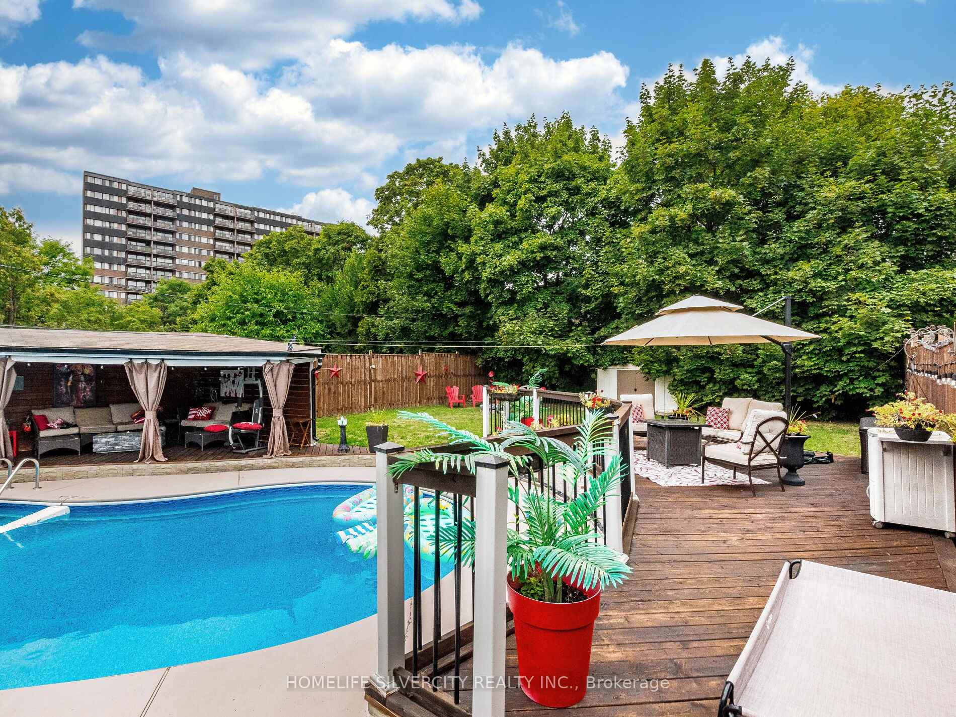 Photo 15 of 108 Brookland Drive, Brampton, Avondale — HOMEH