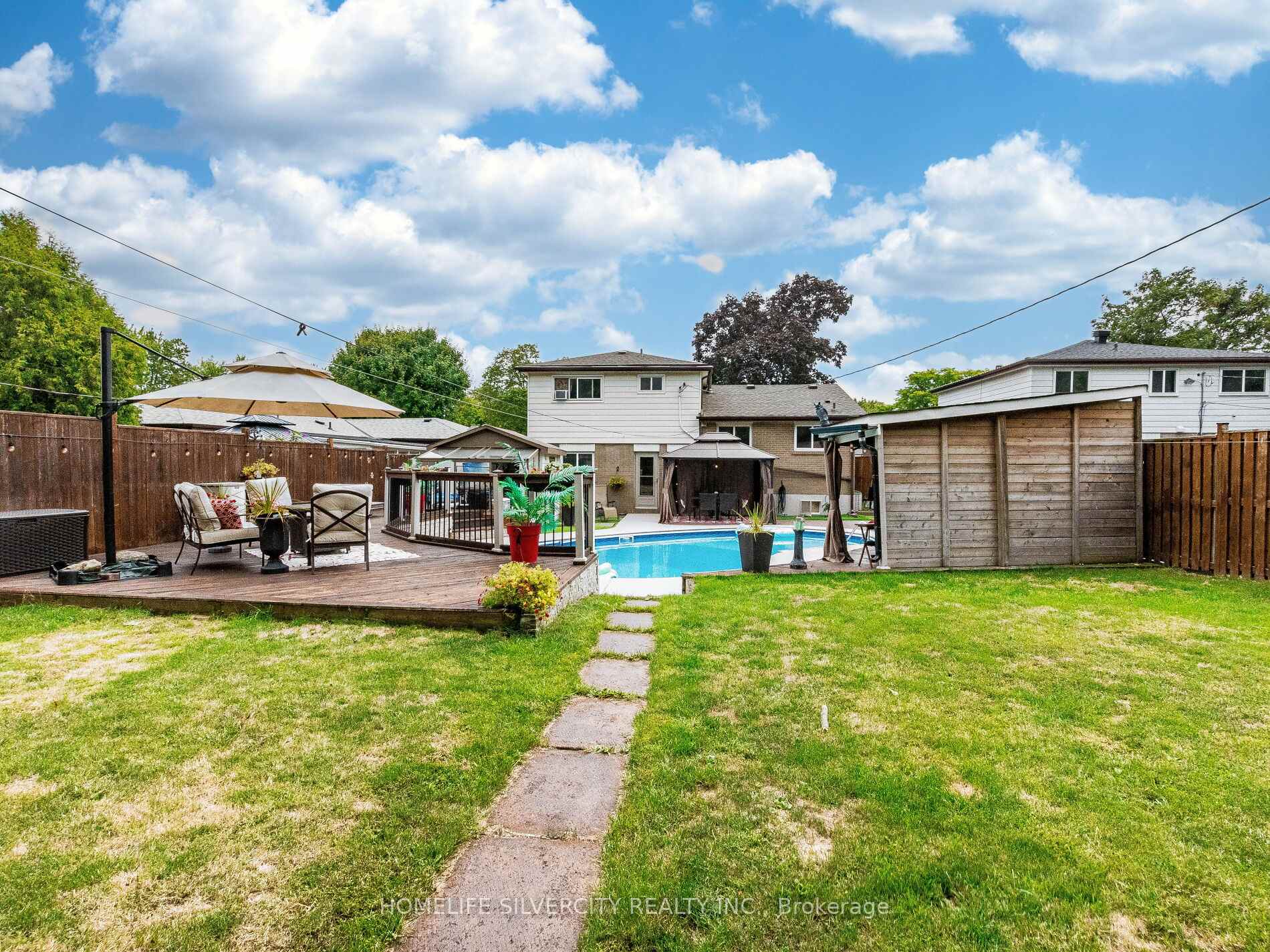 Photo 24 of 108 Brookland Drive, Brampton, Avondale — HOMEH