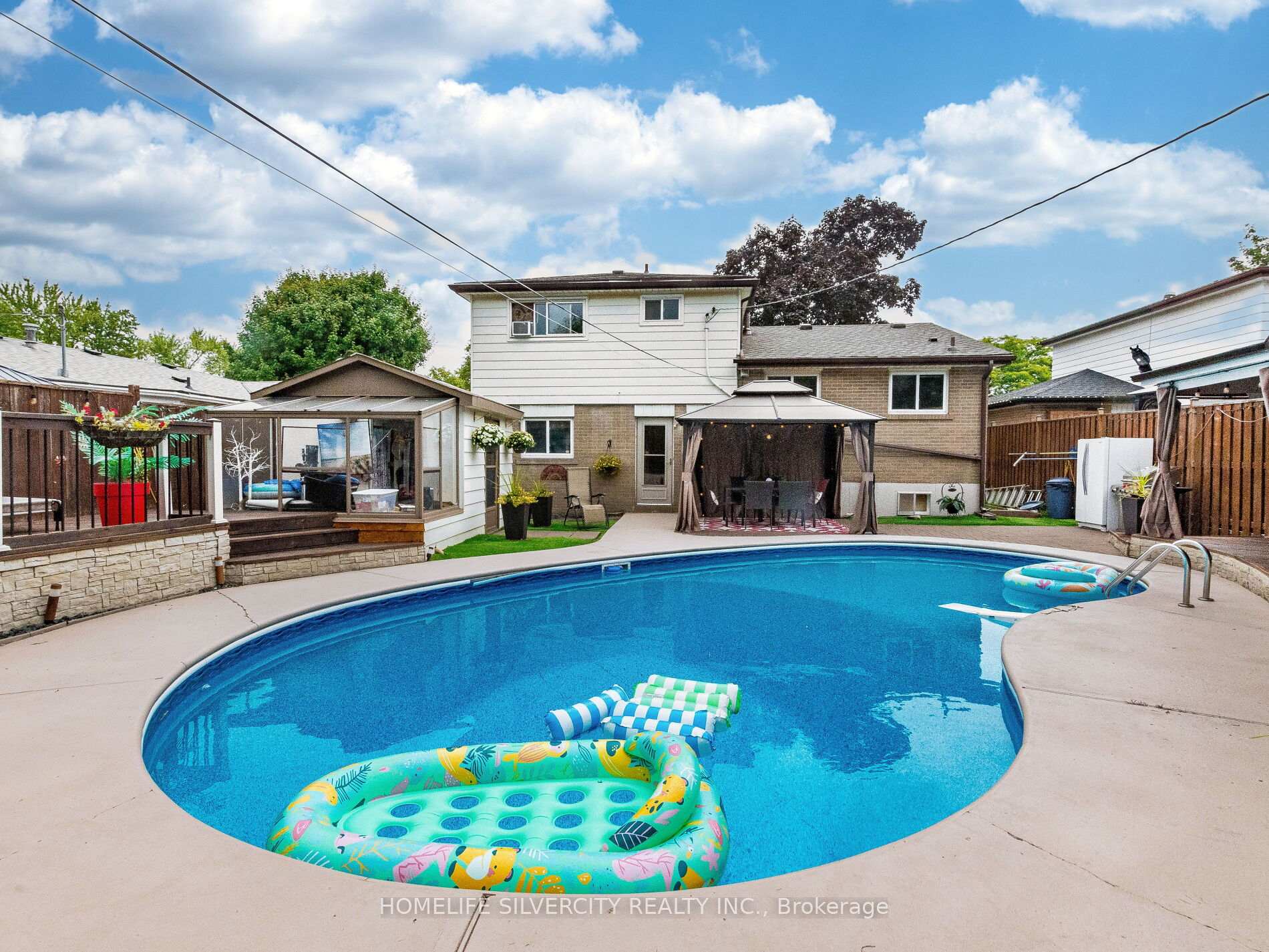 Photo 37 of 108 Brookland Drive, Brampton, Avondale — HOMEH