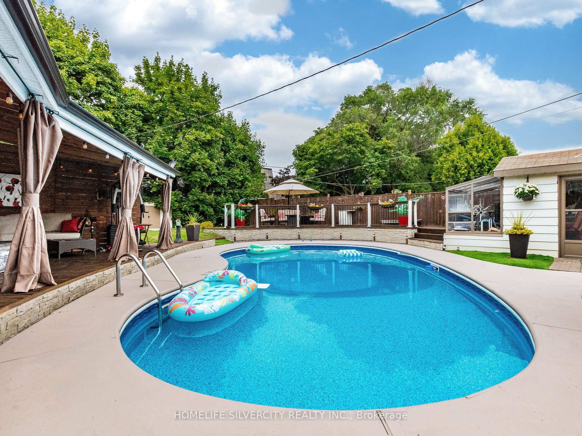 Photo 33 of 108 Brookland Drive, Brampton, Avondale — HOMEH