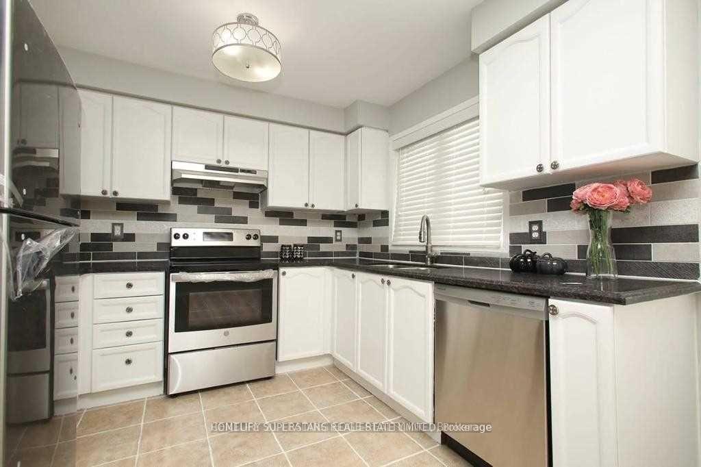 Photo 2 of 52 Oban Road, Brampton, Fletcher's Creek South — HOMEH