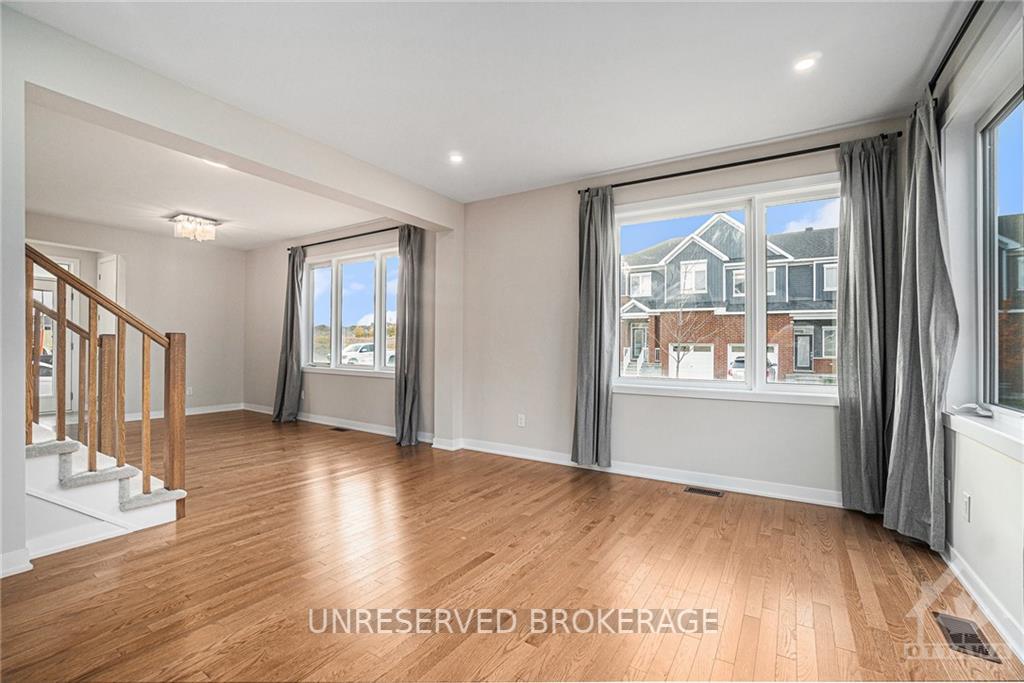 Photo 3 of 4156 Obsidian Street, Ottawa, Barrhaven - Half Moon Bay — HOMEH