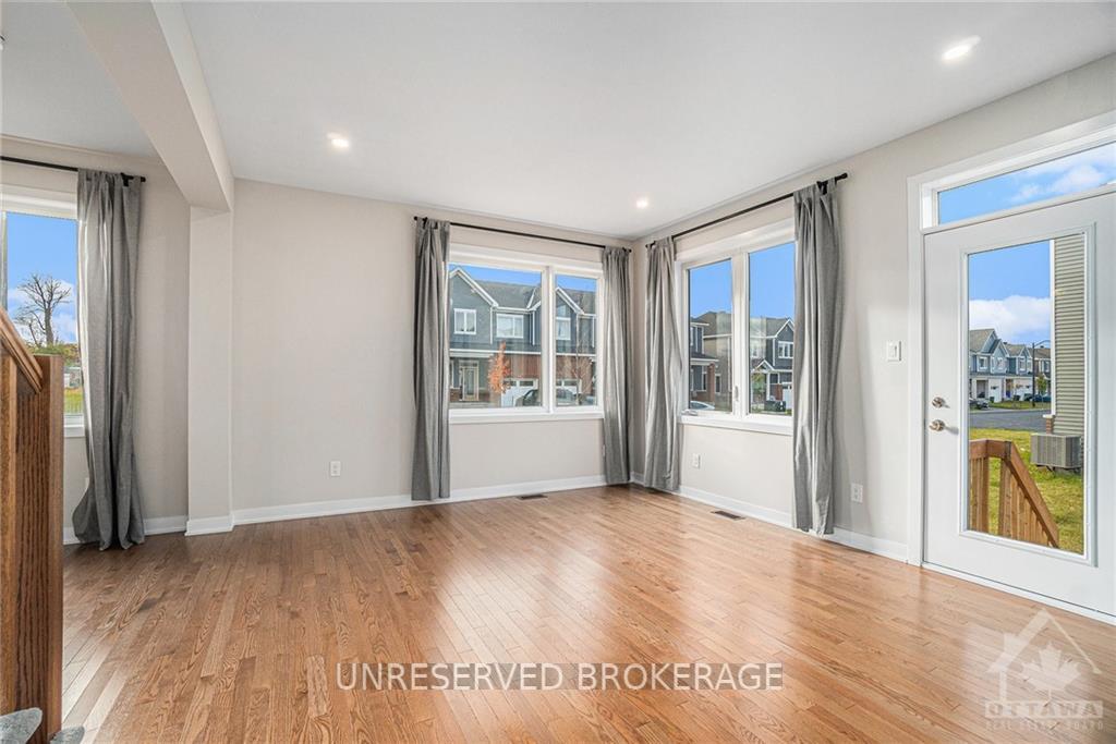 Photo 4 of 4156 Obsidian Street, Ottawa, Barrhaven - Half Moon Bay — HOMEH