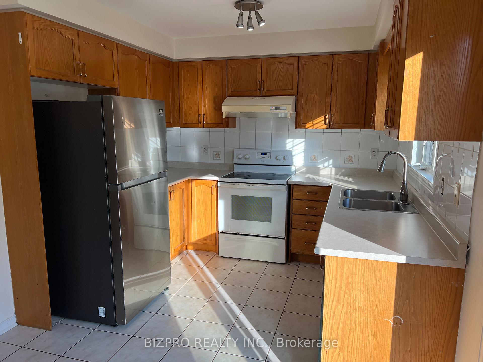 Photo 2 of 3 Wyoming Trail, Brampton, Sandringham-Wellington — HOMEH