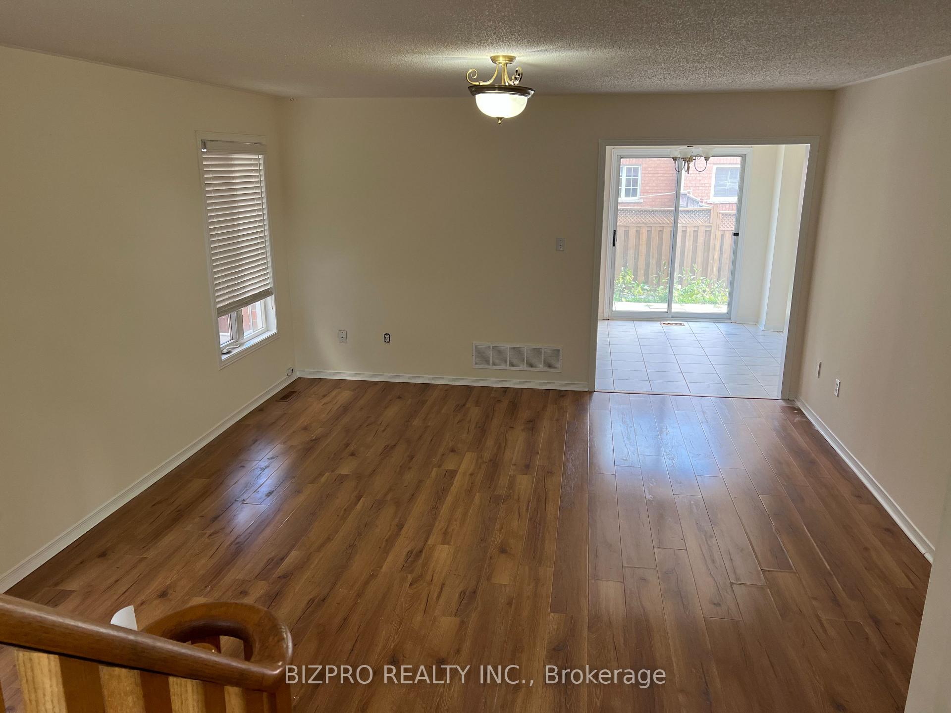 Photo 4 of 3 Wyoming Trail, Brampton, Sandringham-Wellington — HOMEH