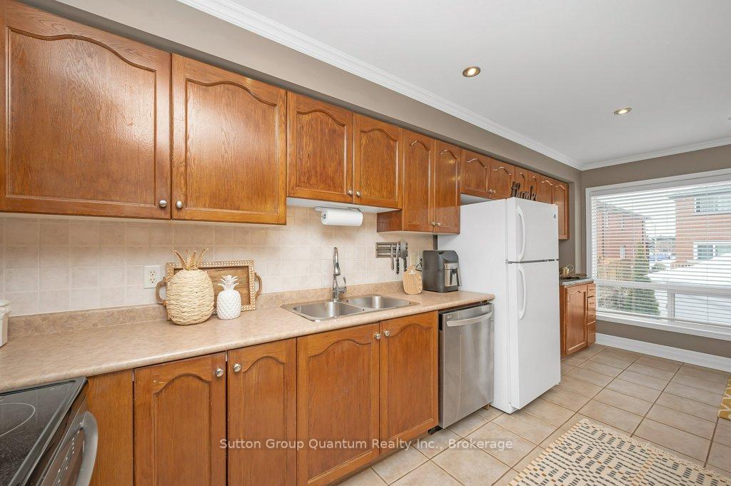 Photo 13 of 604 Julia Avenue, Burlington, Appleby — HOMEH