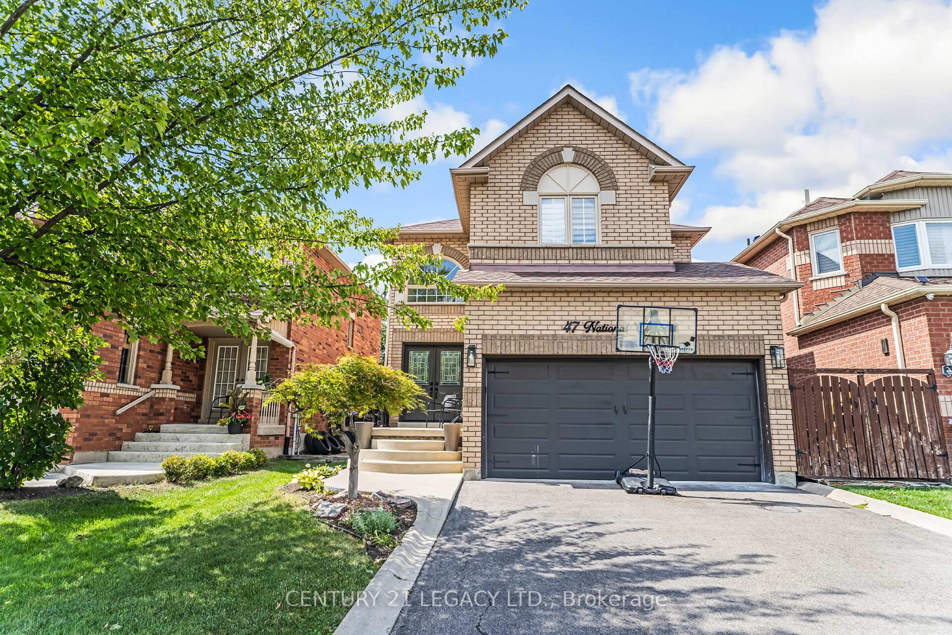Photo 1 of 47 National Crescent, Brampton, Snelgrove — HOMEH