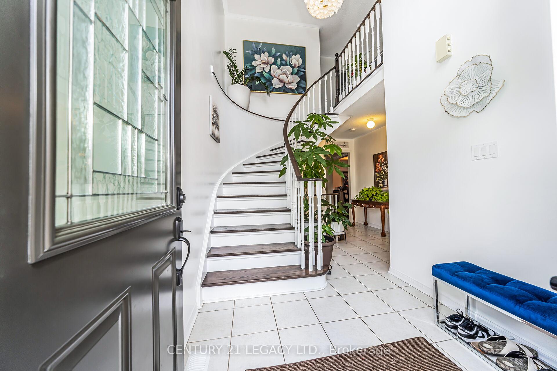 Photo 17 of 47 National Crescent, Brampton, Snelgrove — HOMEH