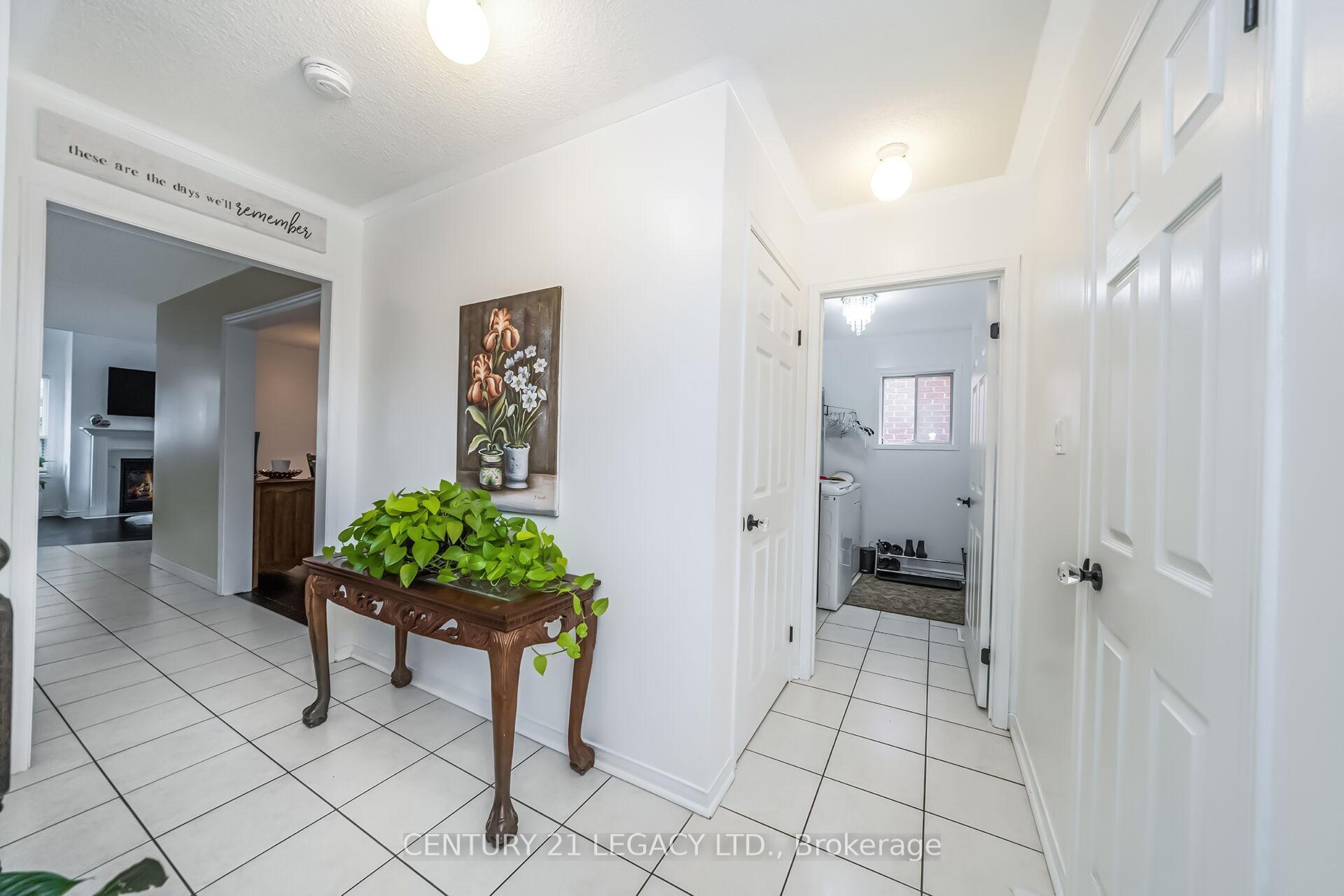 Photo 2 of 47 National Crescent, Brampton, Snelgrove — HOMEH