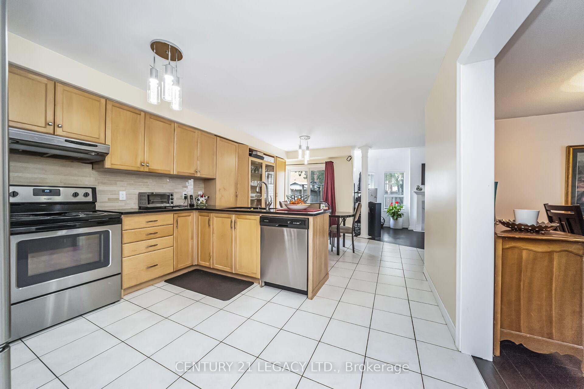 Photo 36 of 47 National Crescent, Brampton, Snelgrove — HOMEH