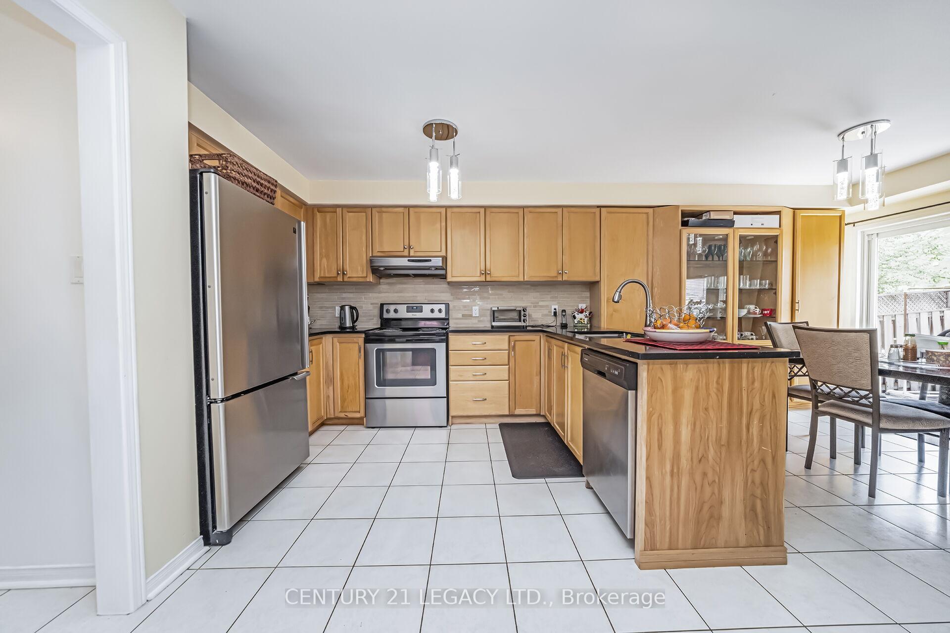 Photo 32 of 47 National Crescent, Brampton, Snelgrove — HOMEH