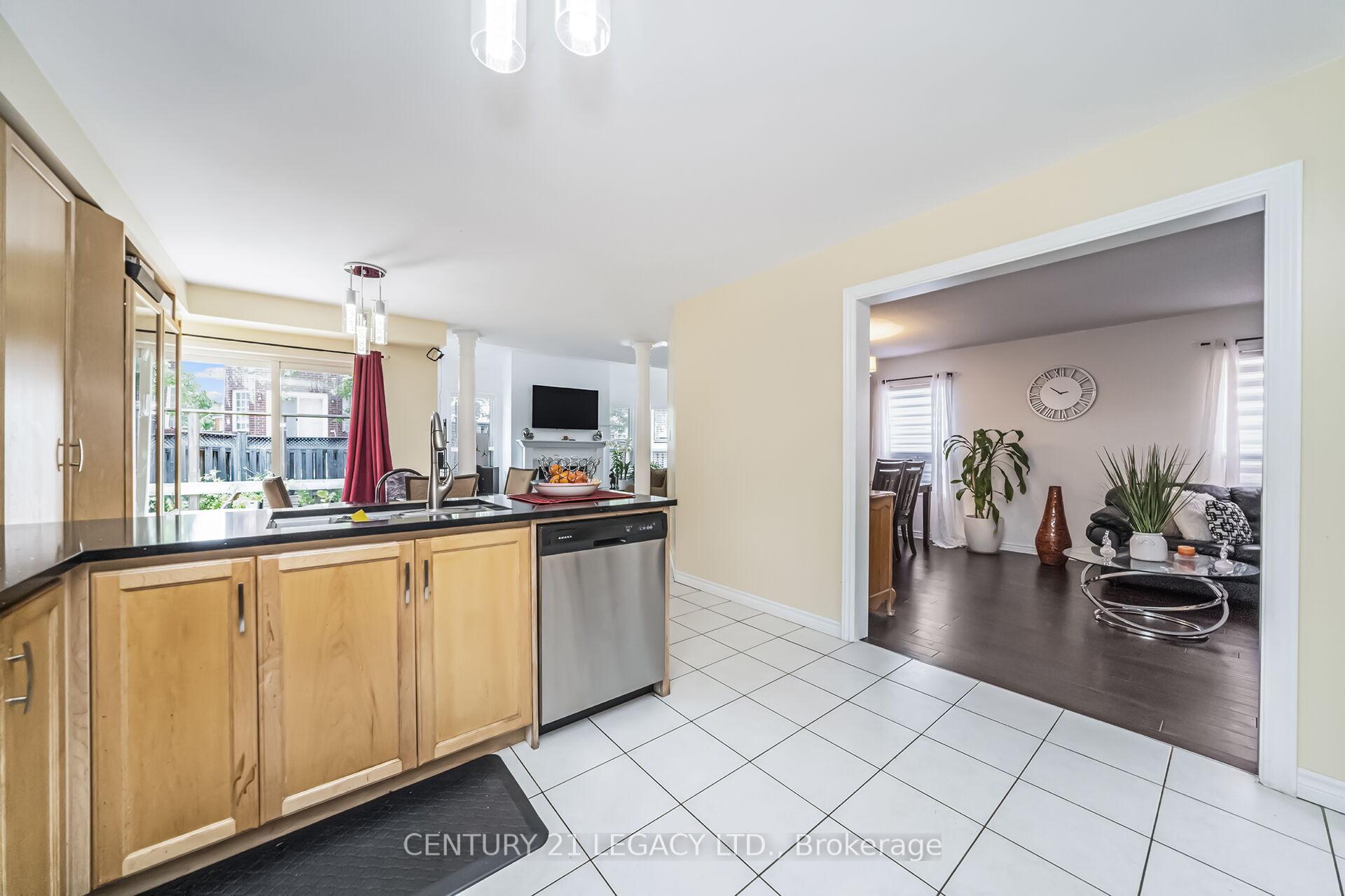 Photo 7 of 47 National Crescent, Brampton, Snelgrove — HOMEH
