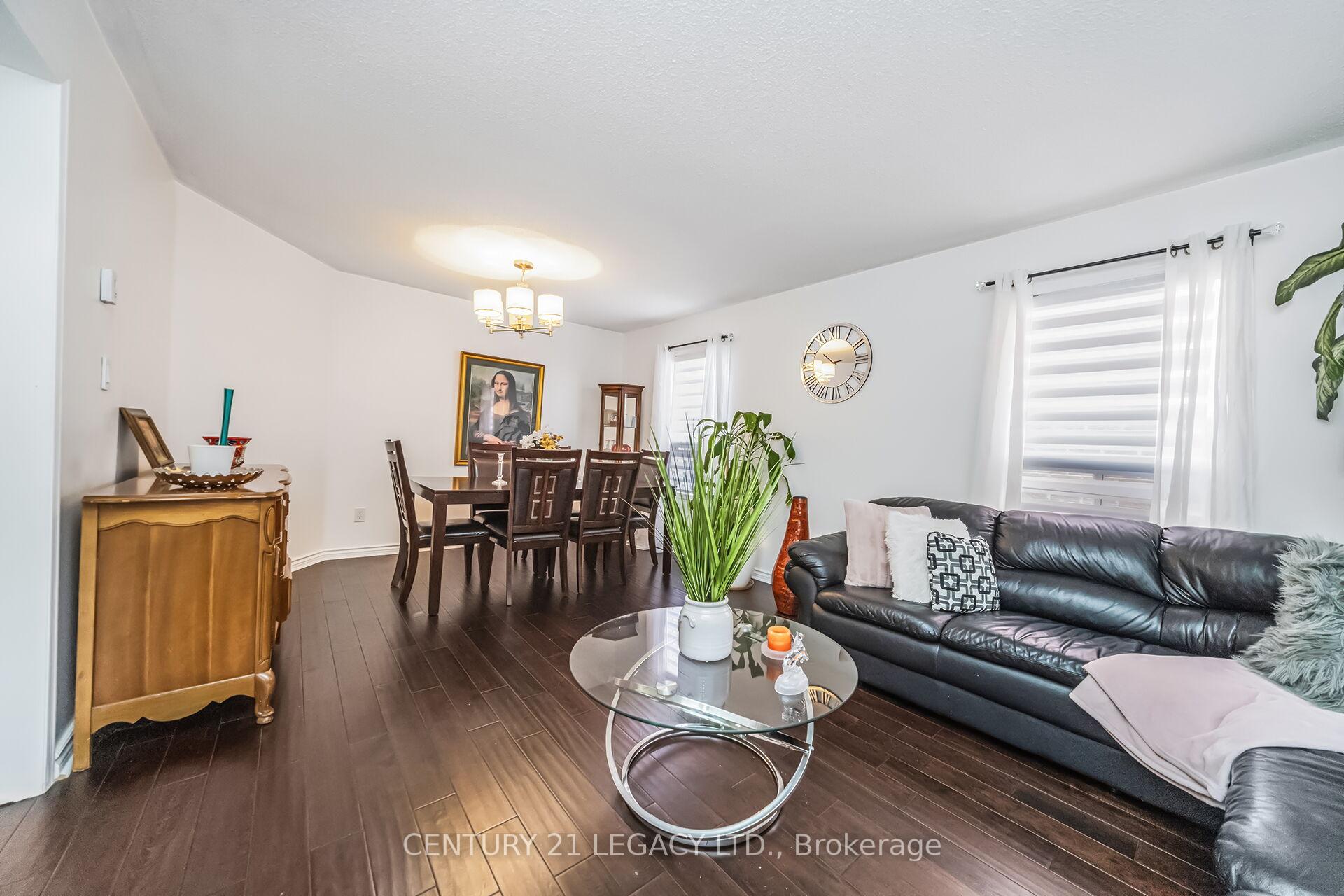 Photo 33 of 47 National Crescent, Brampton, Snelgrove — HOMEH