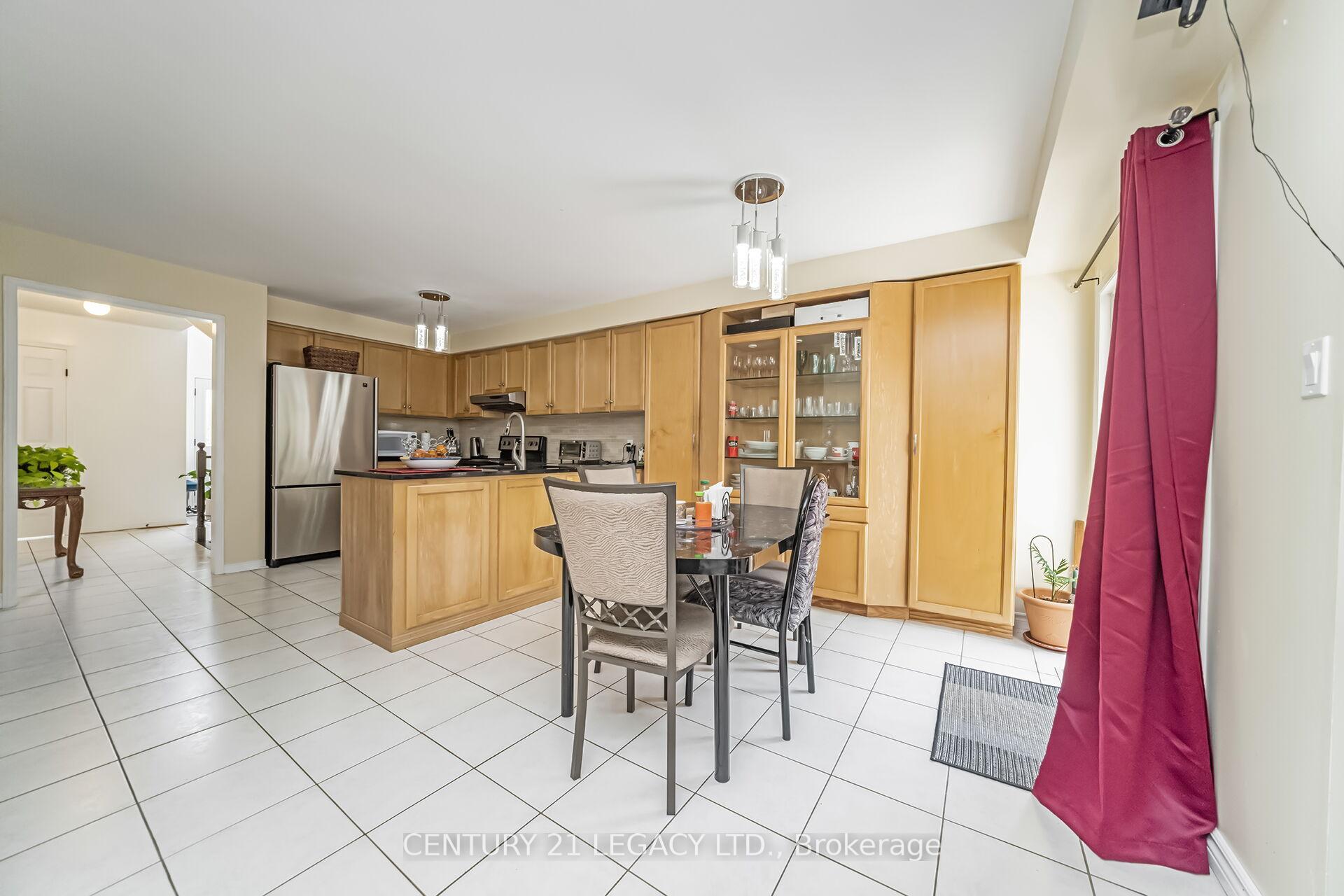 Photo 13 of 47 National Crescent, Brampton, Snelgrove — HOMEH