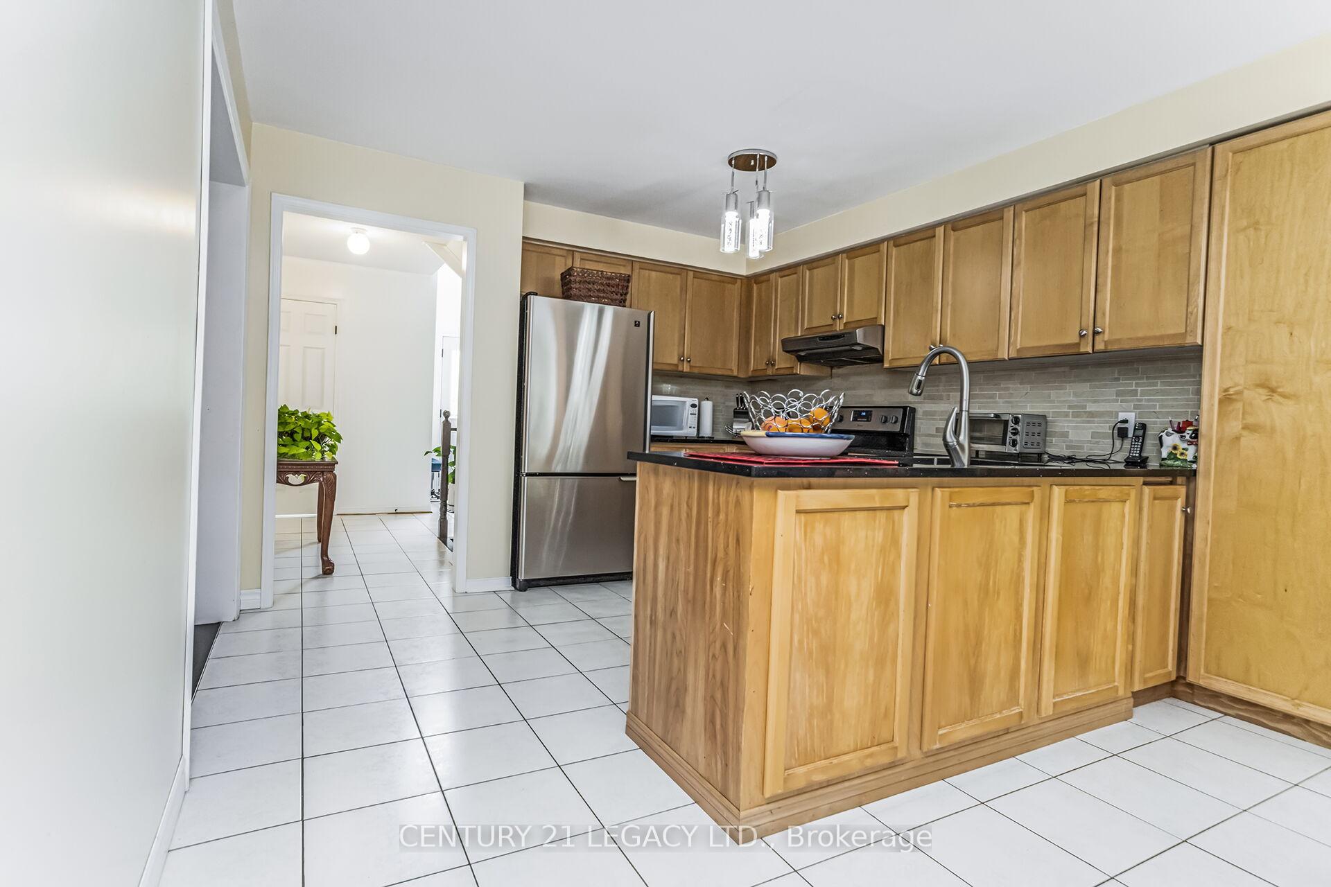Photo 25 of 47 National Crescent, Brampton, Snelgrove — HOMEH