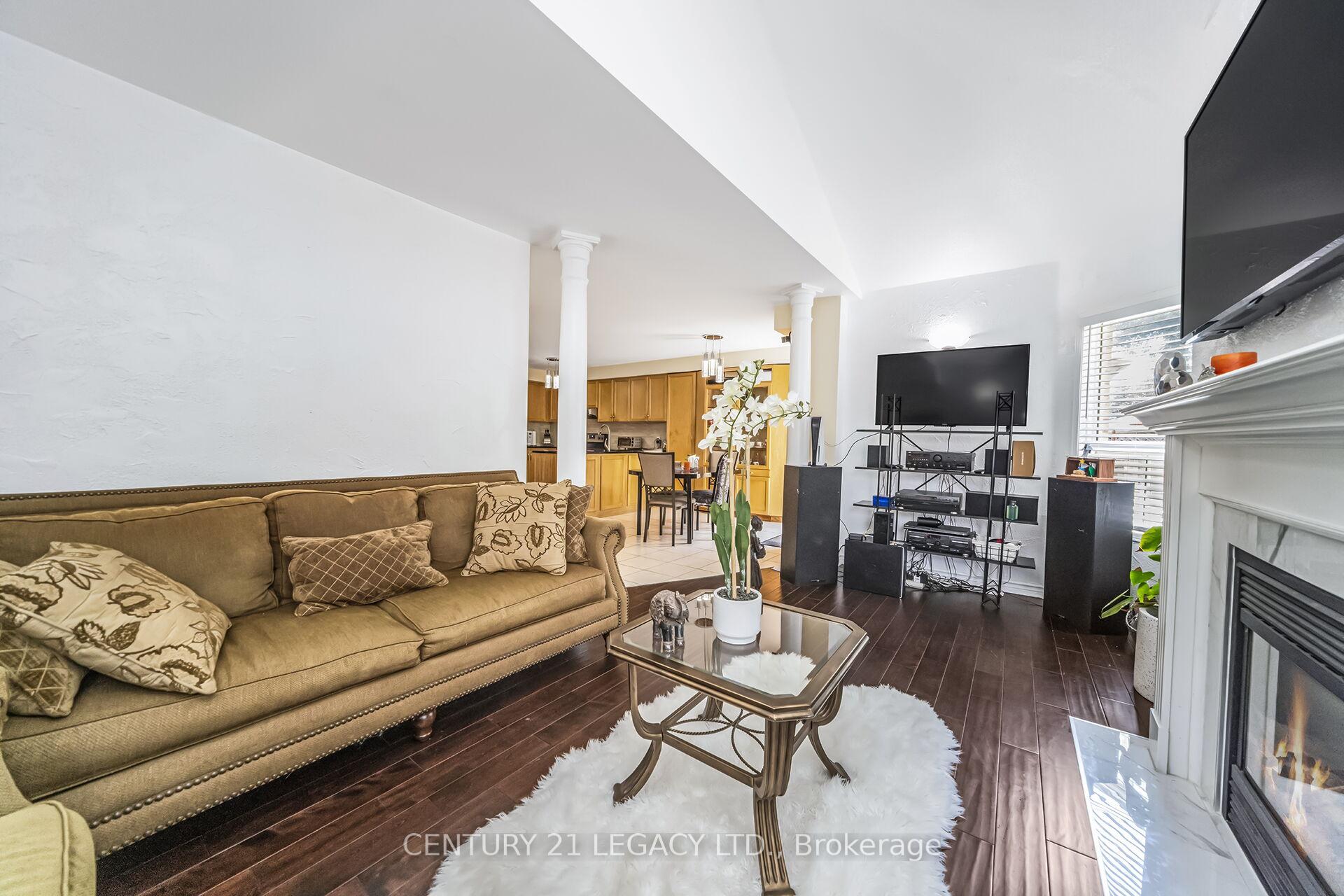 Photo 5 of 47 National Crescent, Brampton, Snelgrove — HOMEH