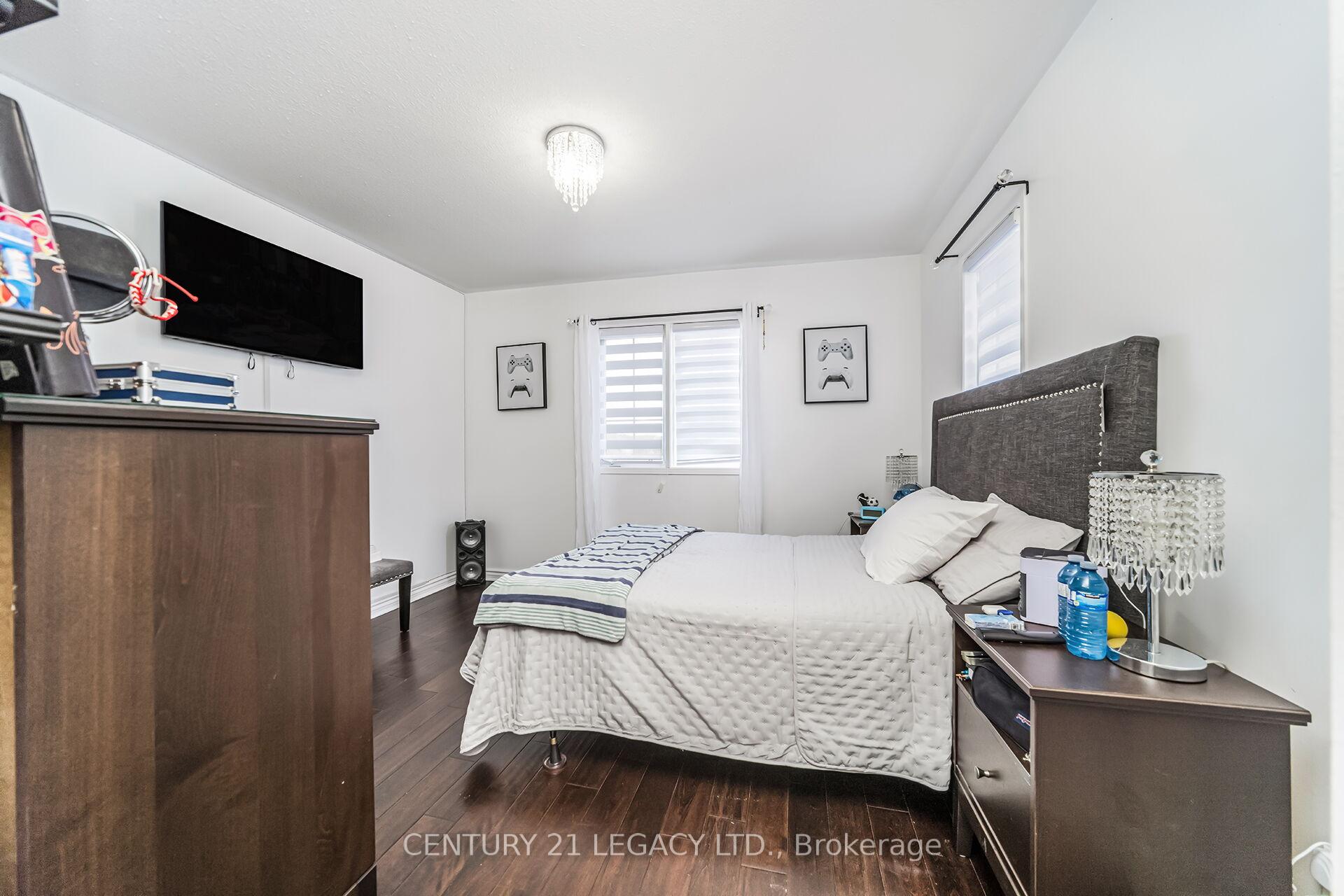 Photo 37 of 47 National Crescent, Brampton, Snelgrove — HOMEH