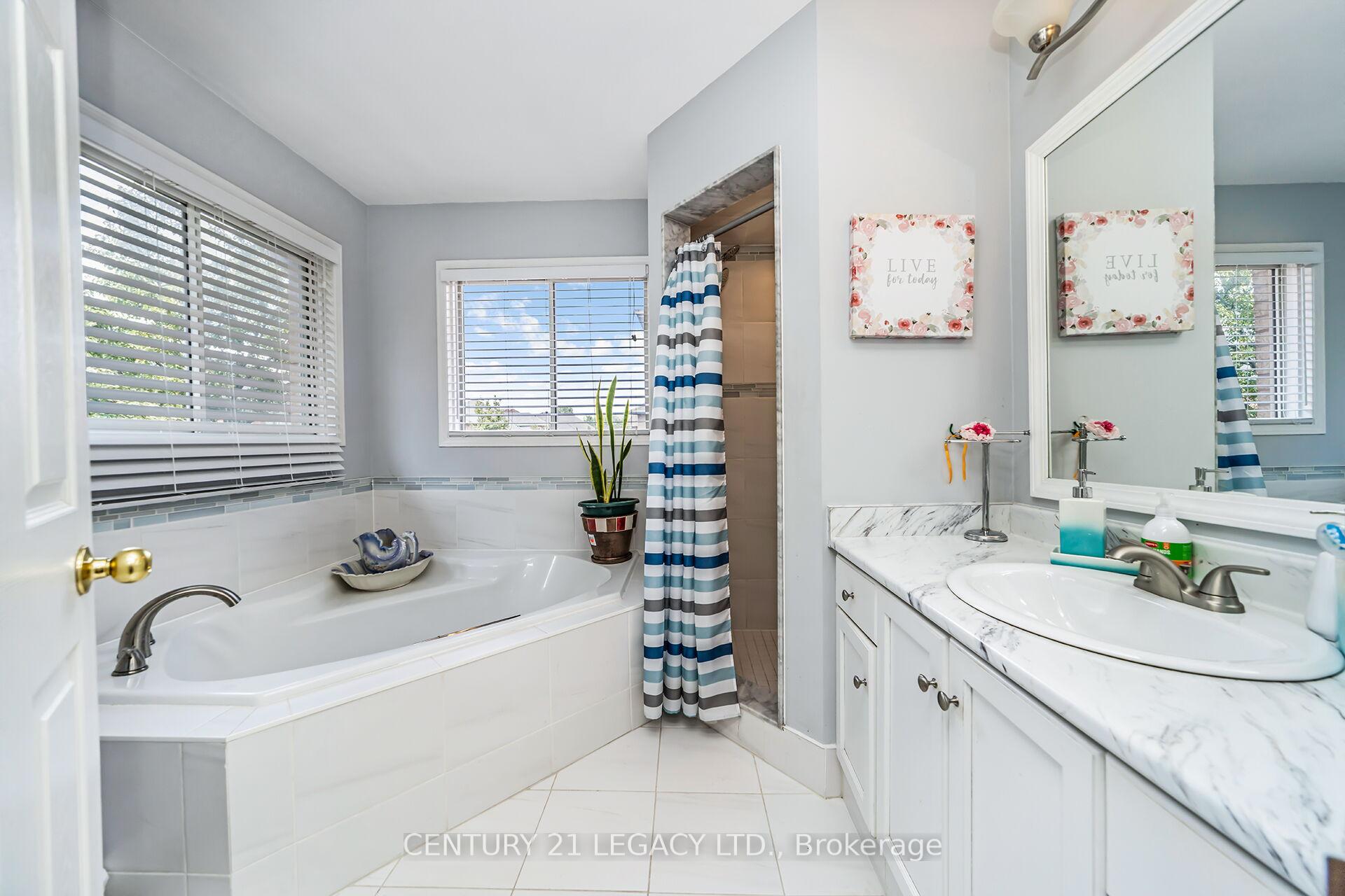 Photo 18 of 47 National Crescent, Brampton, Snelgrove — HOMEH