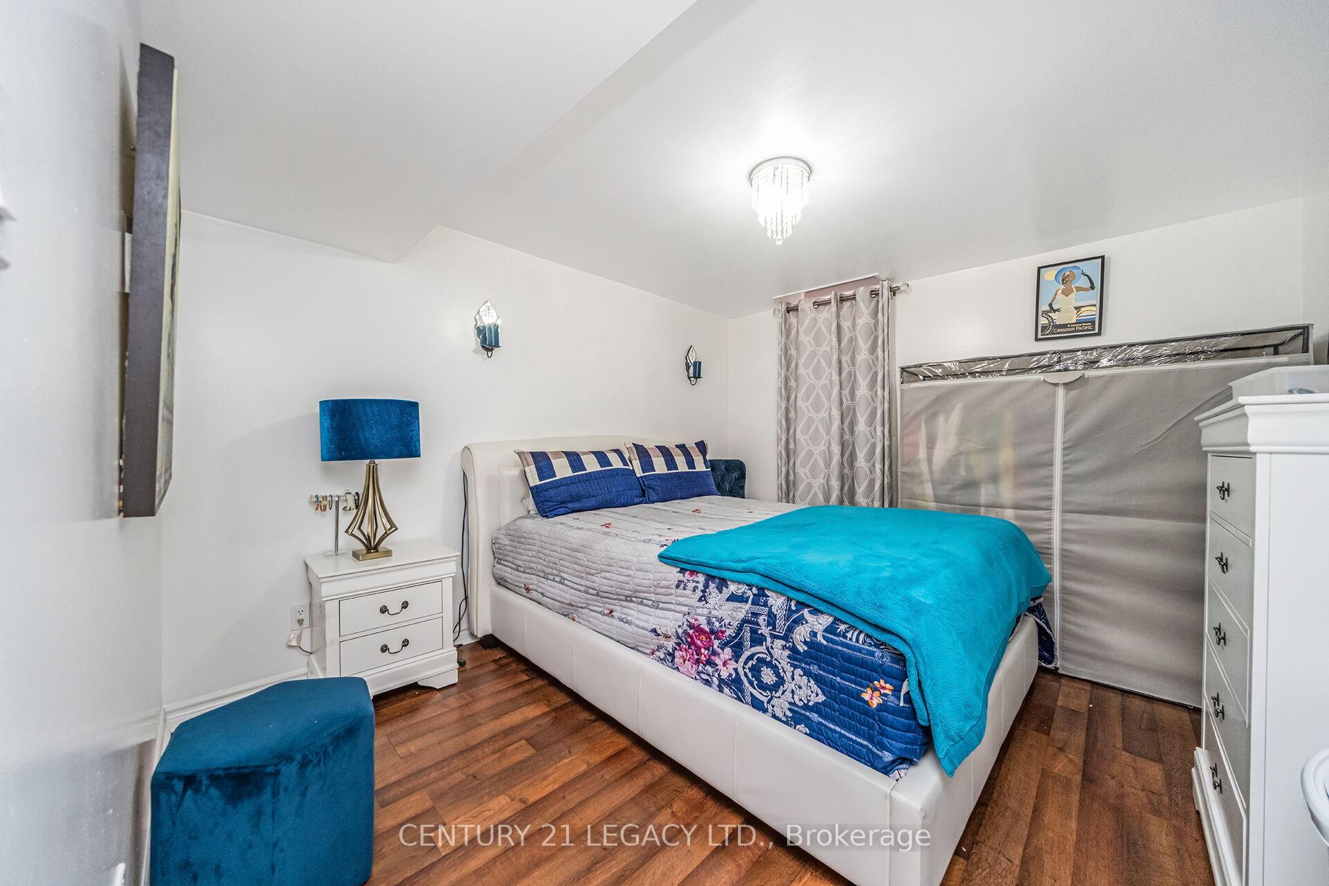 Photo 23 of 47 National Crescent, Brampton, Snelgrove — HOMEH