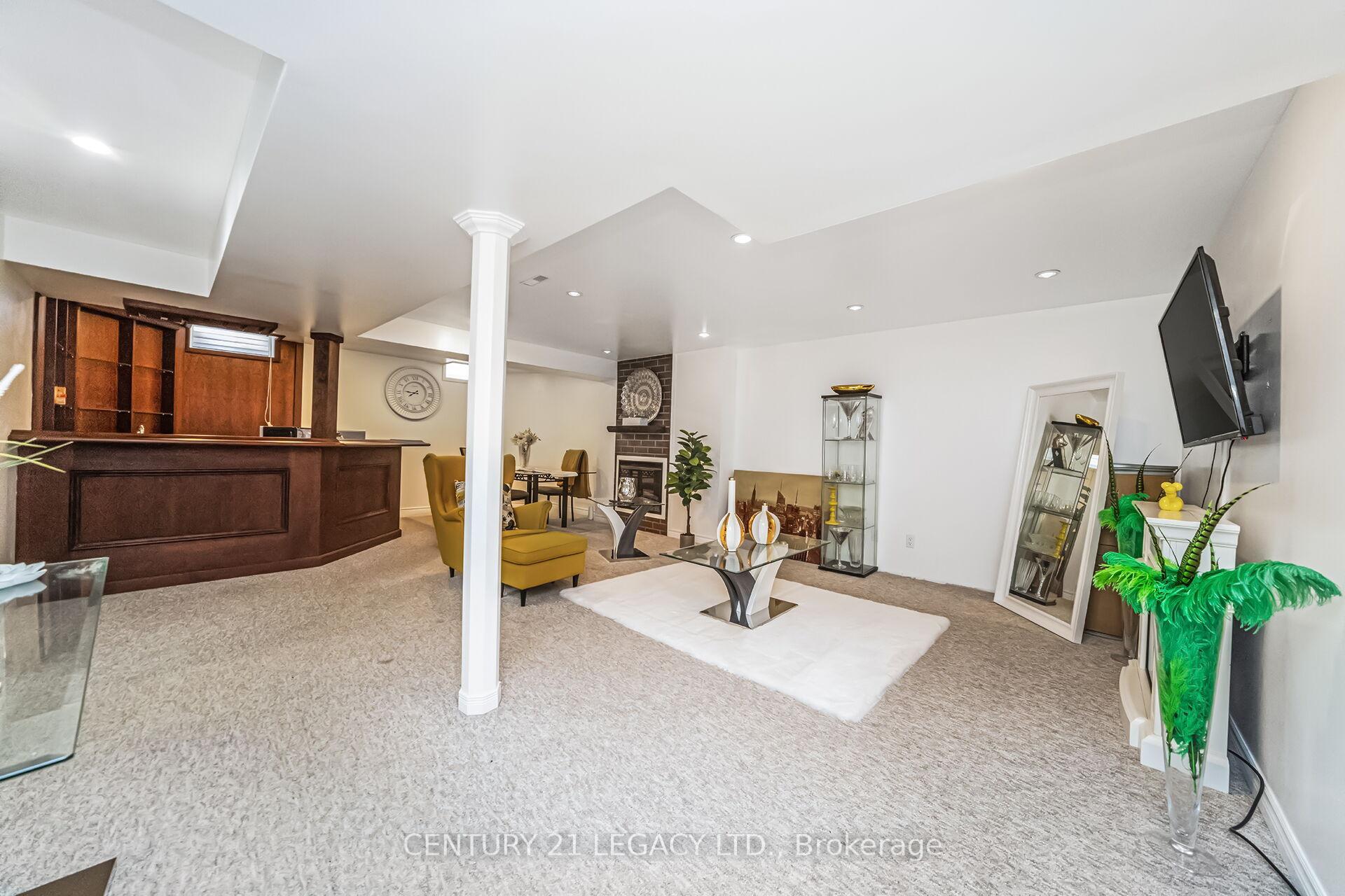 Photo 15 of 47 National Crescent, Brampton, Snelgrove — HOMEH