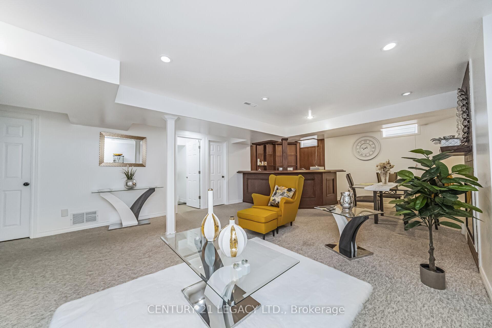 Photo 26 of 47 National Crescent, Brampton, Snelgrove — HOMEH