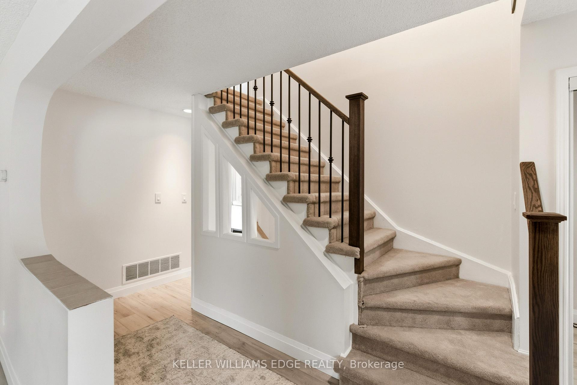 Photo 7 of 2 Giffin Road, Hamilton, Dundas — HOMEH