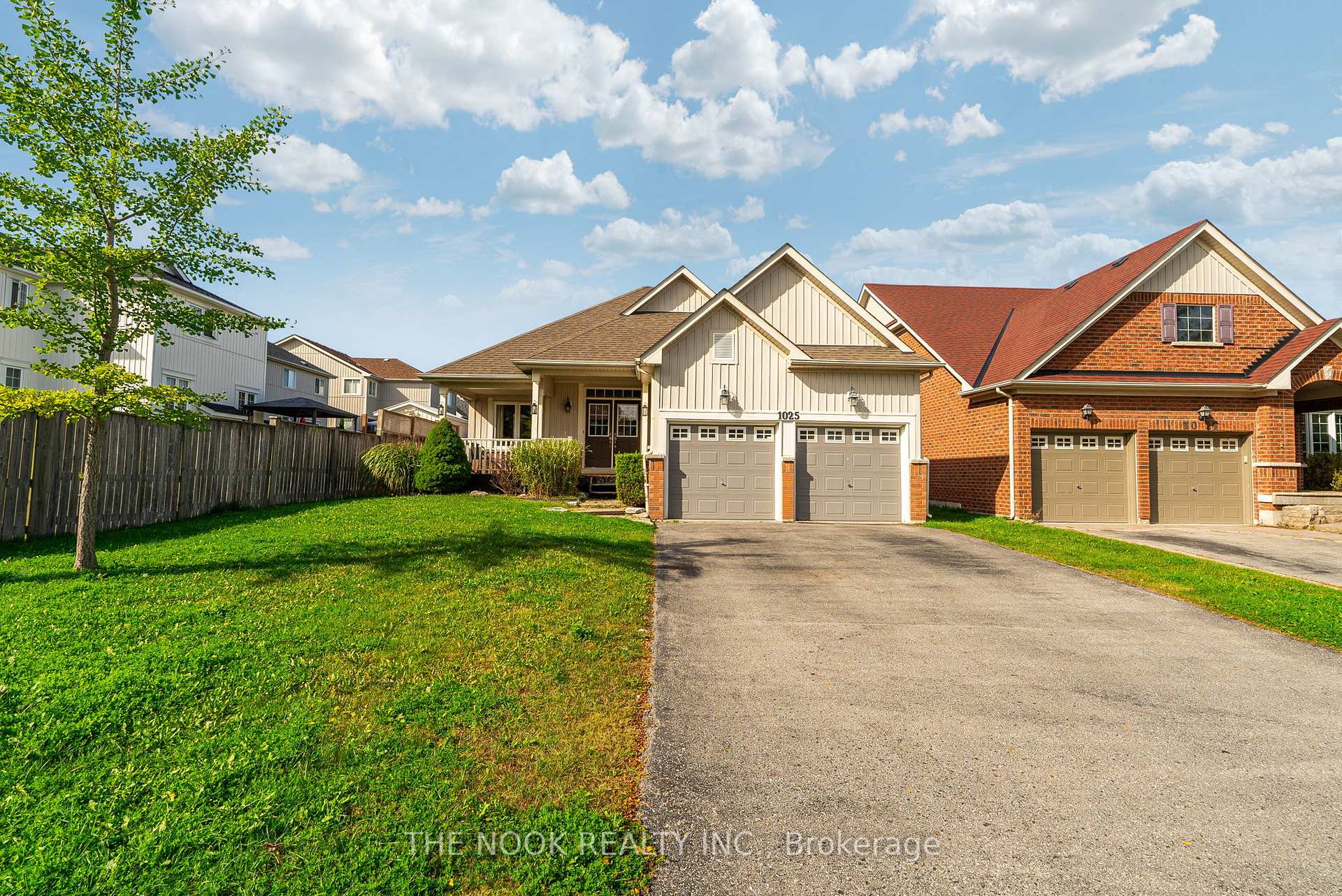 Photo 1 of 1025 Trail Valley Drive, Oshawa, Pinecrest — HOMEH