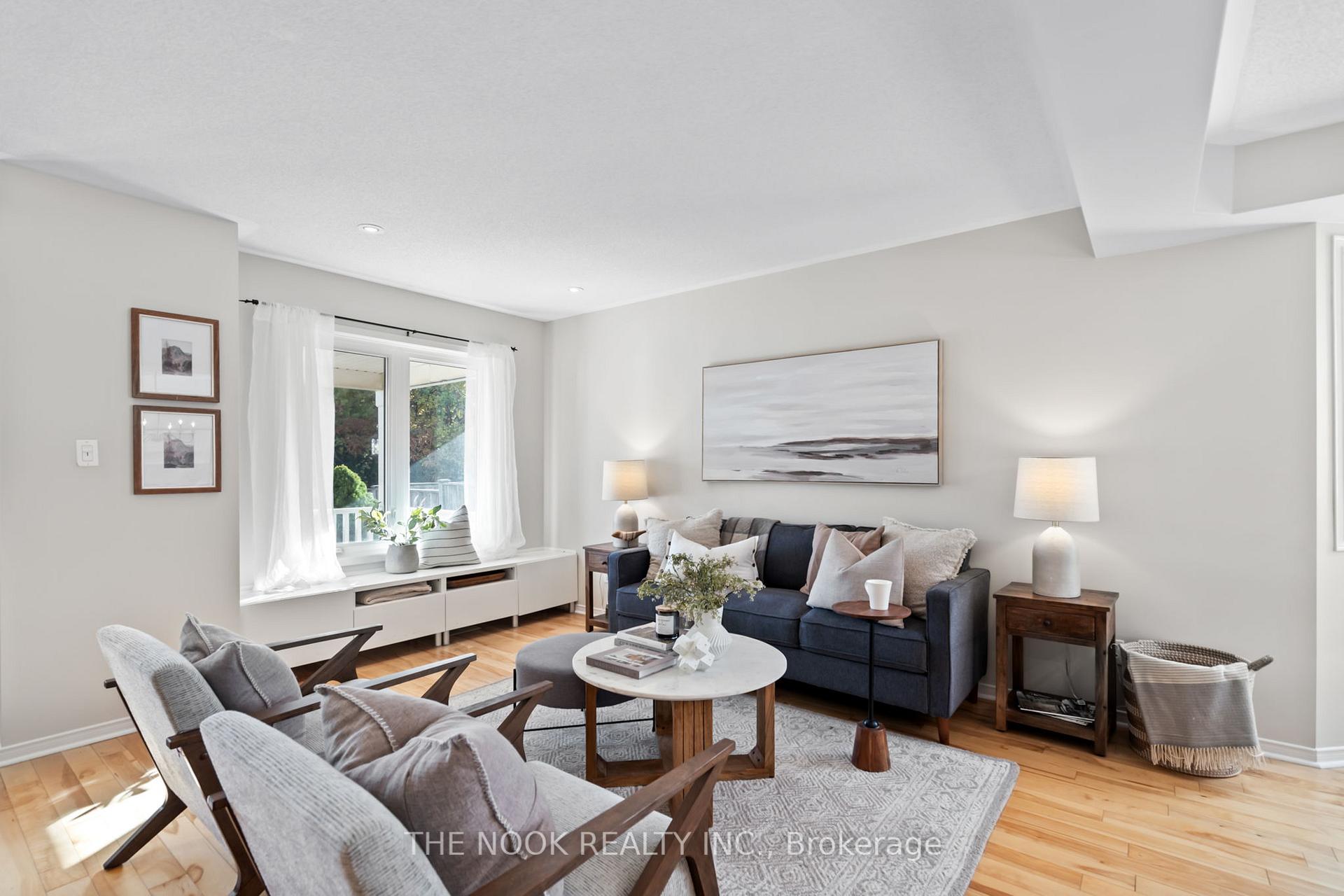 Photo 3 of 1025 Trail Valley Drive, Oshawa, Pinecrest — HOMEH