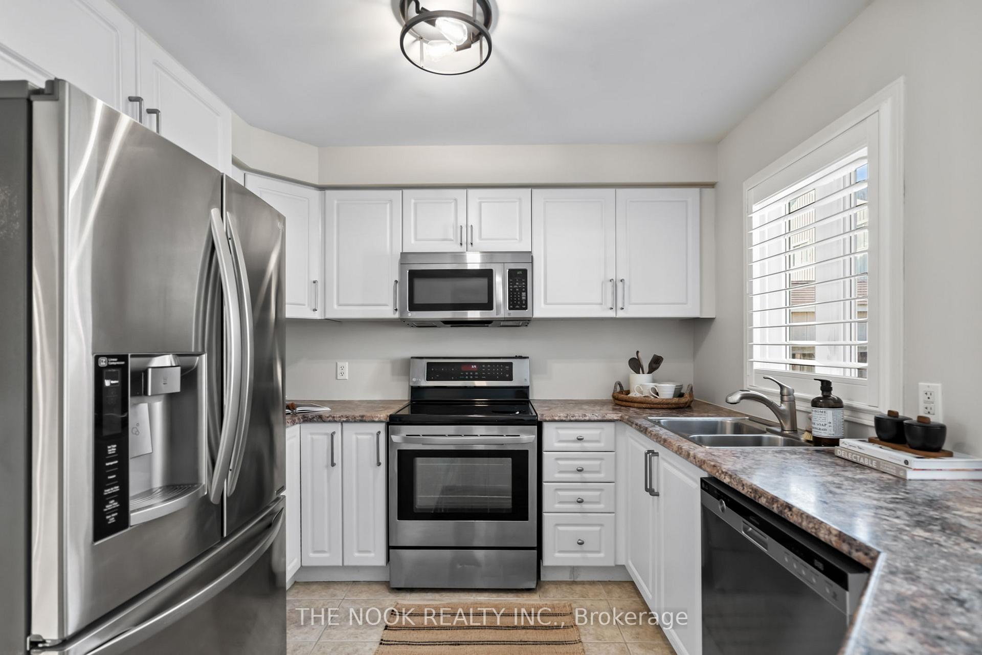 Photo 7 of 1025 Trail Valley Drive, Oshawa, Pinecrest — HOMEH