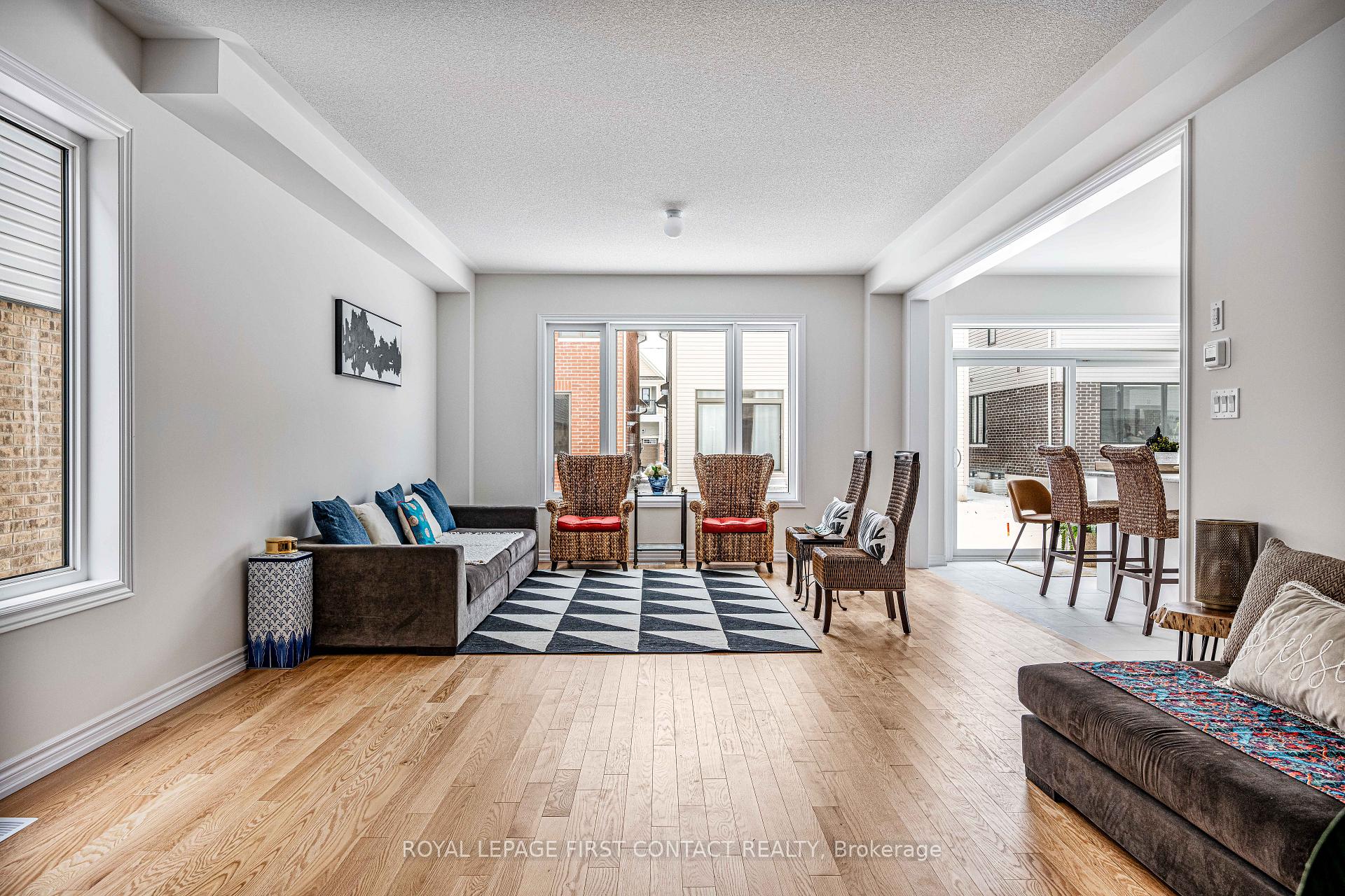 Photo 2 of 25 Durham Avenue, Barrie, Rural Barrie Southeast — HOMEH