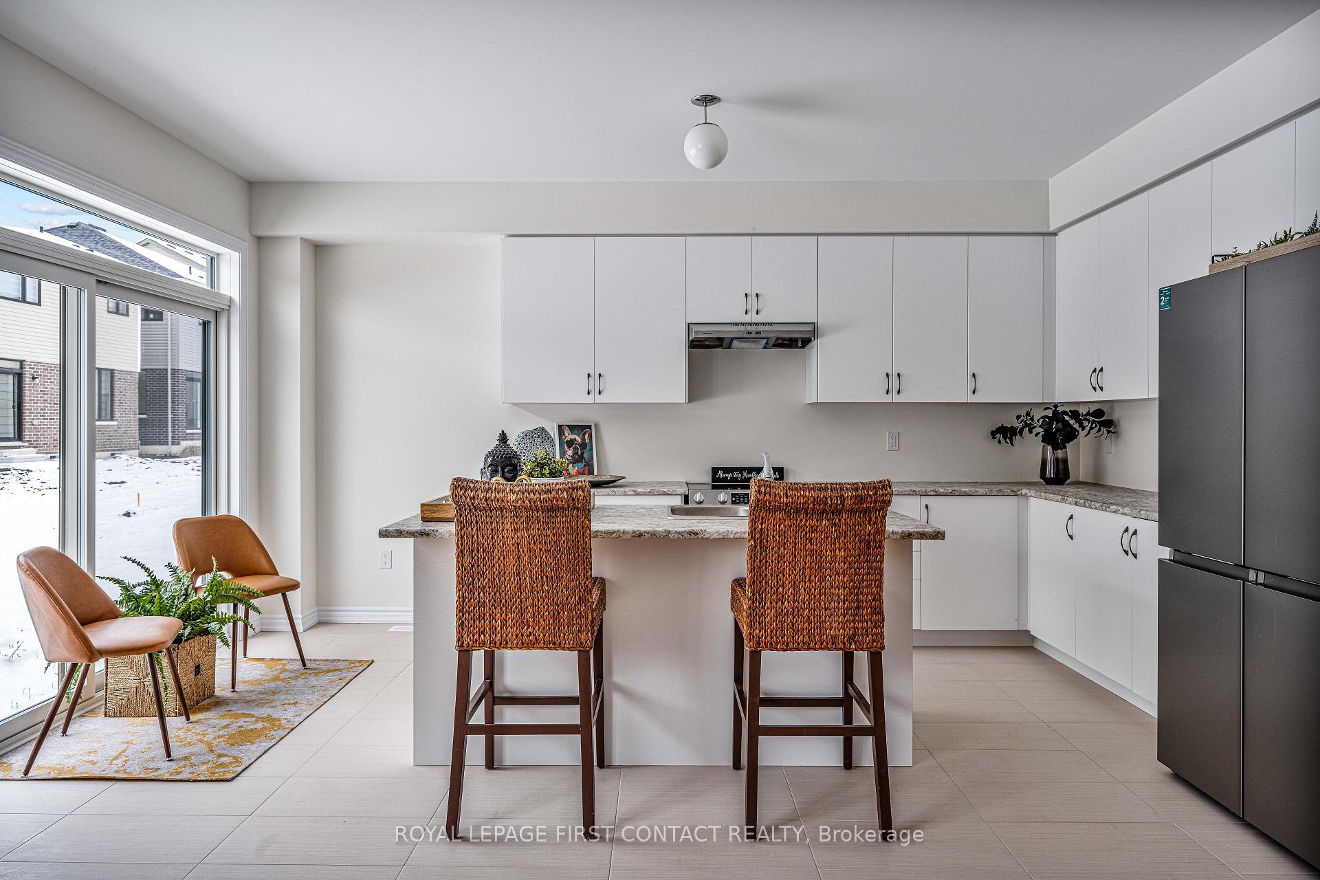 Photo 5 of 25 Durham Avenue, Barrie, Rural Barrie Southeast — HOMEH