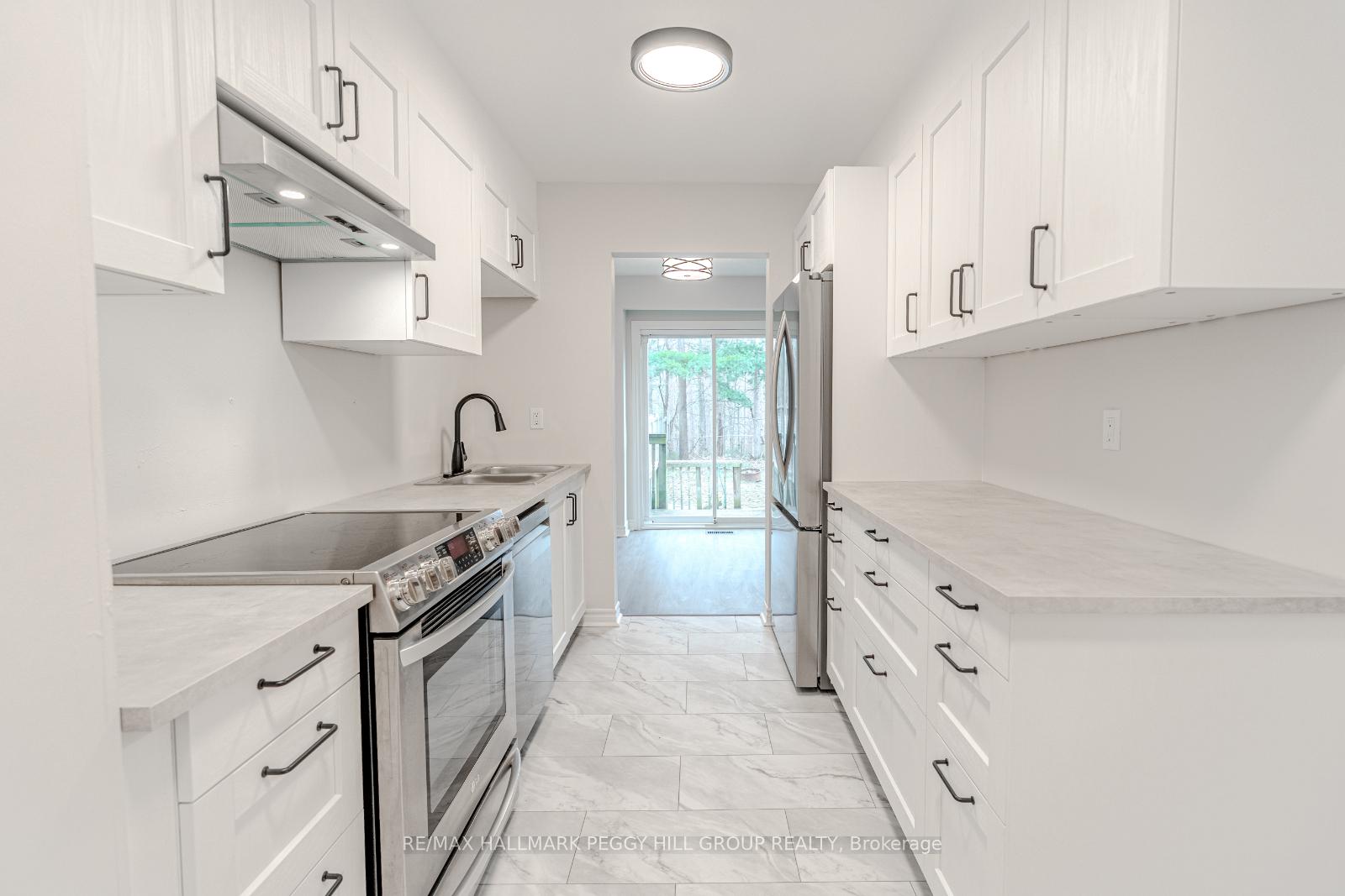 Photo 1 of 85 Burns Circle, Barrie, Letitia Heights — HOMEH
