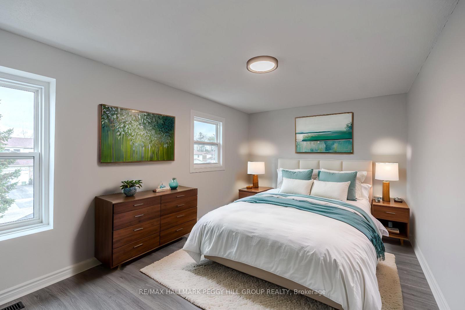 Photo 4 of 85 Burns Circle, Barrie, Letitia Heights — HOMEH