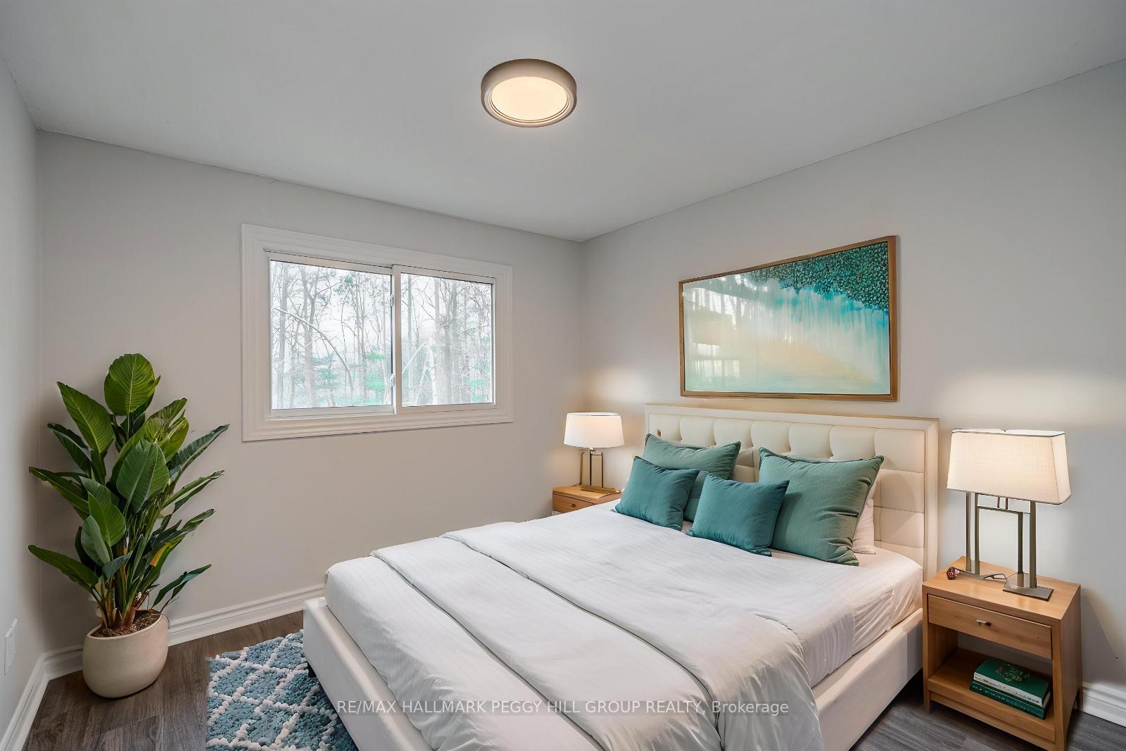 Photo 6 of 85 Burns Circle, Barrie, Letitia Heights — HOMEH