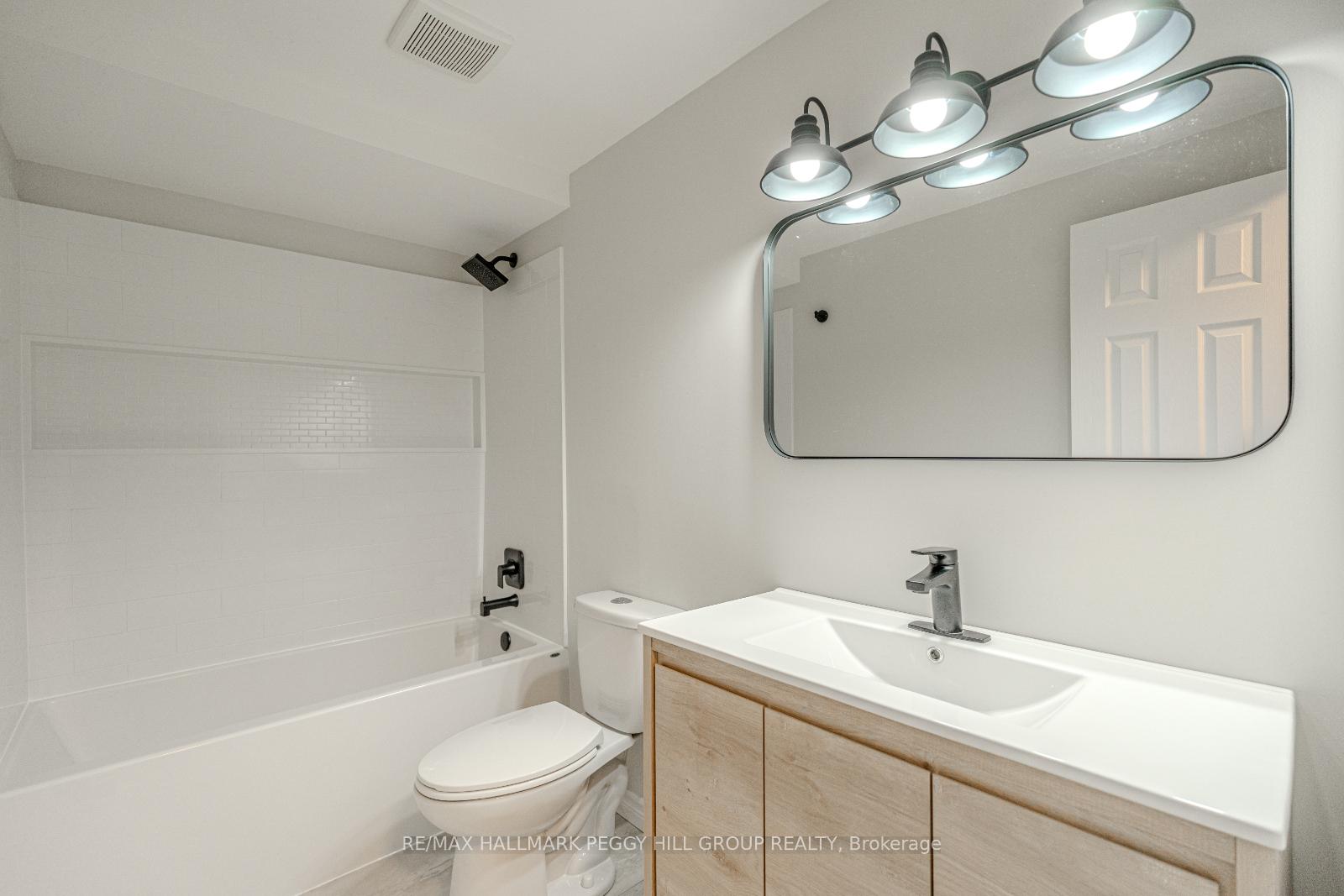 Photo 7 of 85 Burns Circle, Barrie, Letitia Heights — HOMEH