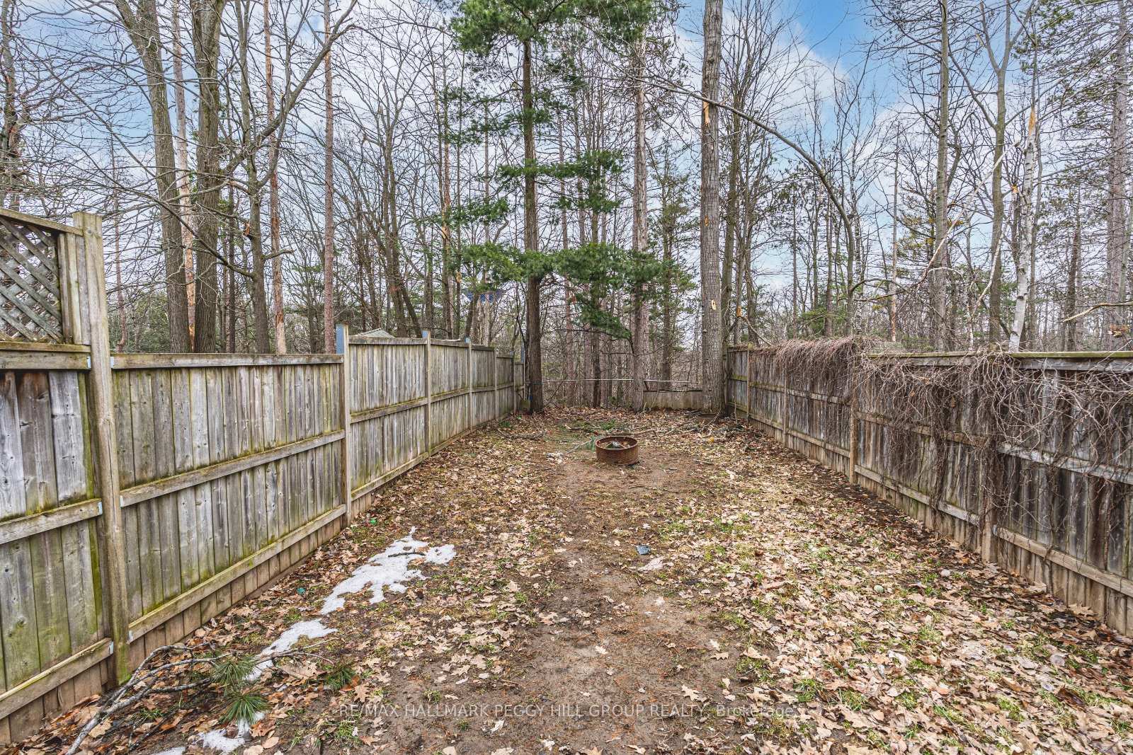 Photo 8 of 85 Burns Circle, Barrie, Letitia Heights — HOMEH