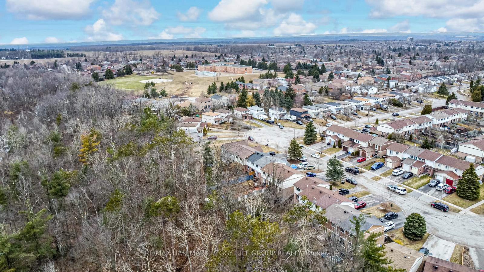 Photo 11 of 85 Burns Circle, Barrie, Letitia Heights — HOMEH