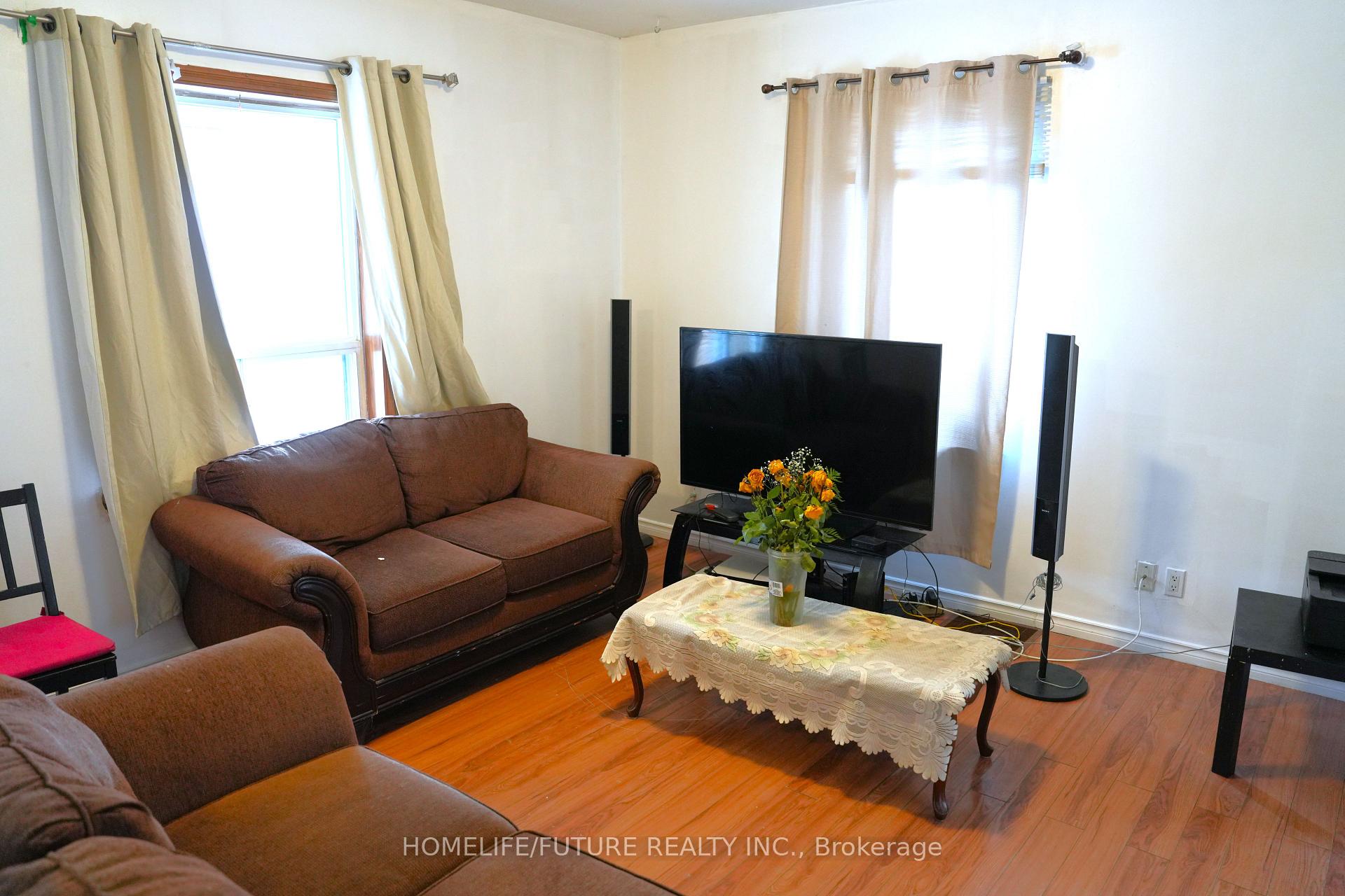 Photo 5 of 273 Haig Street, Oshawa, O'Neill — HOMEH