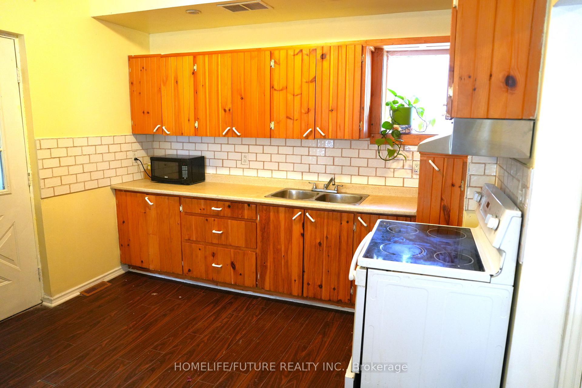Photo 6 of 273 Haig Street, Oshawa, O'Neill — HOMEH
