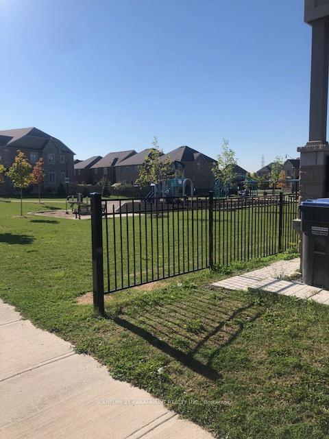 Photo 4 of 46 Hashmi Place, Brampton, Credit Valley — HOMEH