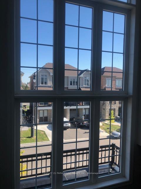 Photo 12 of 46 Hashmi Place, Brampton, Credit Valley — HOMEH