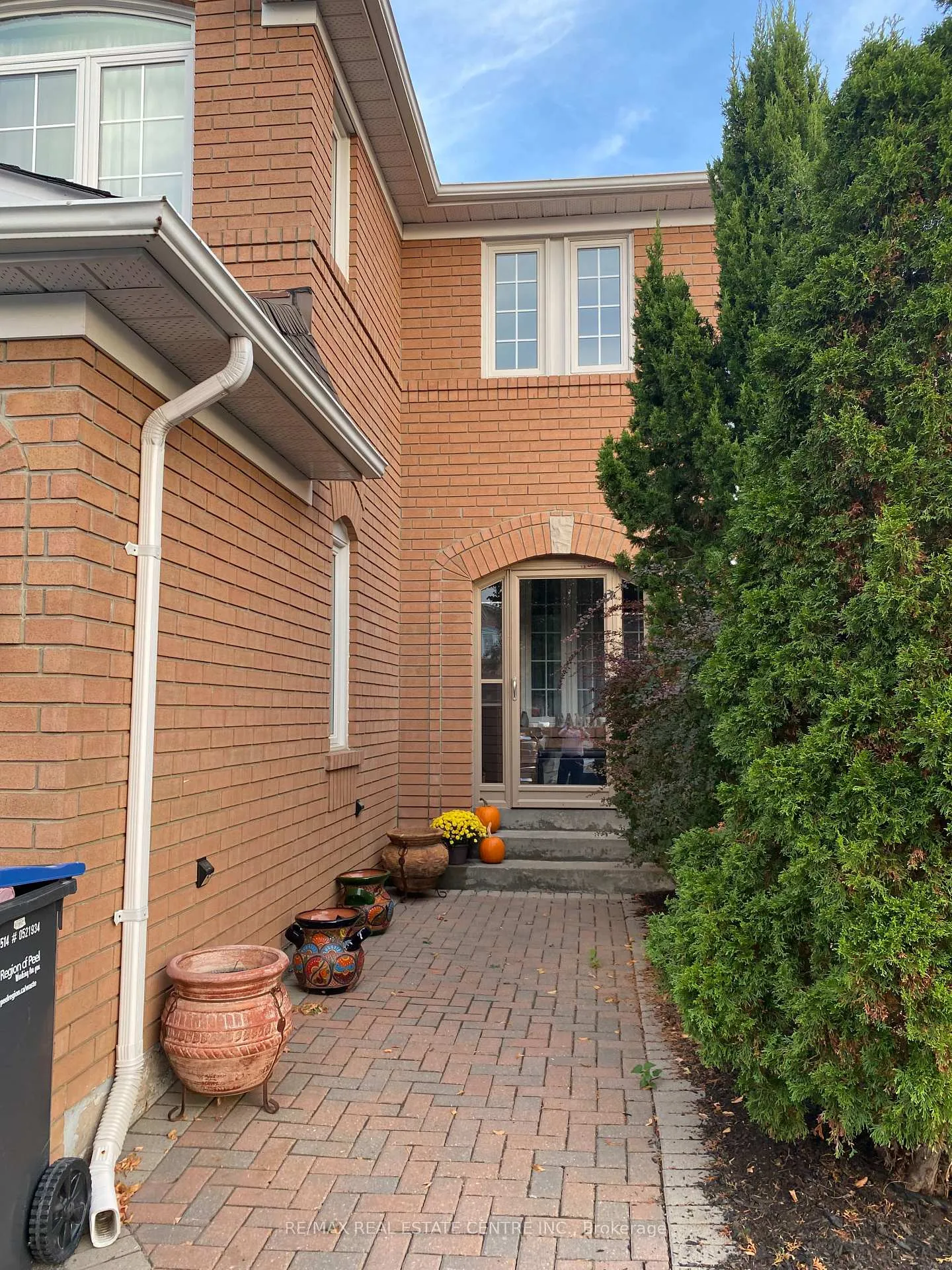 Front of 39 Fiddleneck Crescent