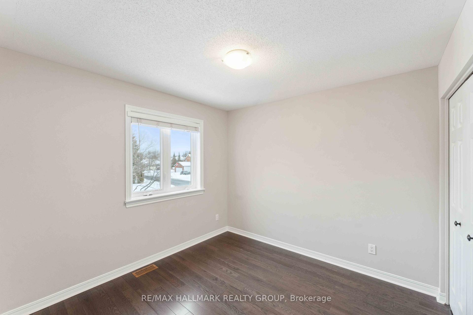 Photo 23 of 30 Avonhurst Avenue, Ottawa, Barrhaven - Longfields — HOMEH