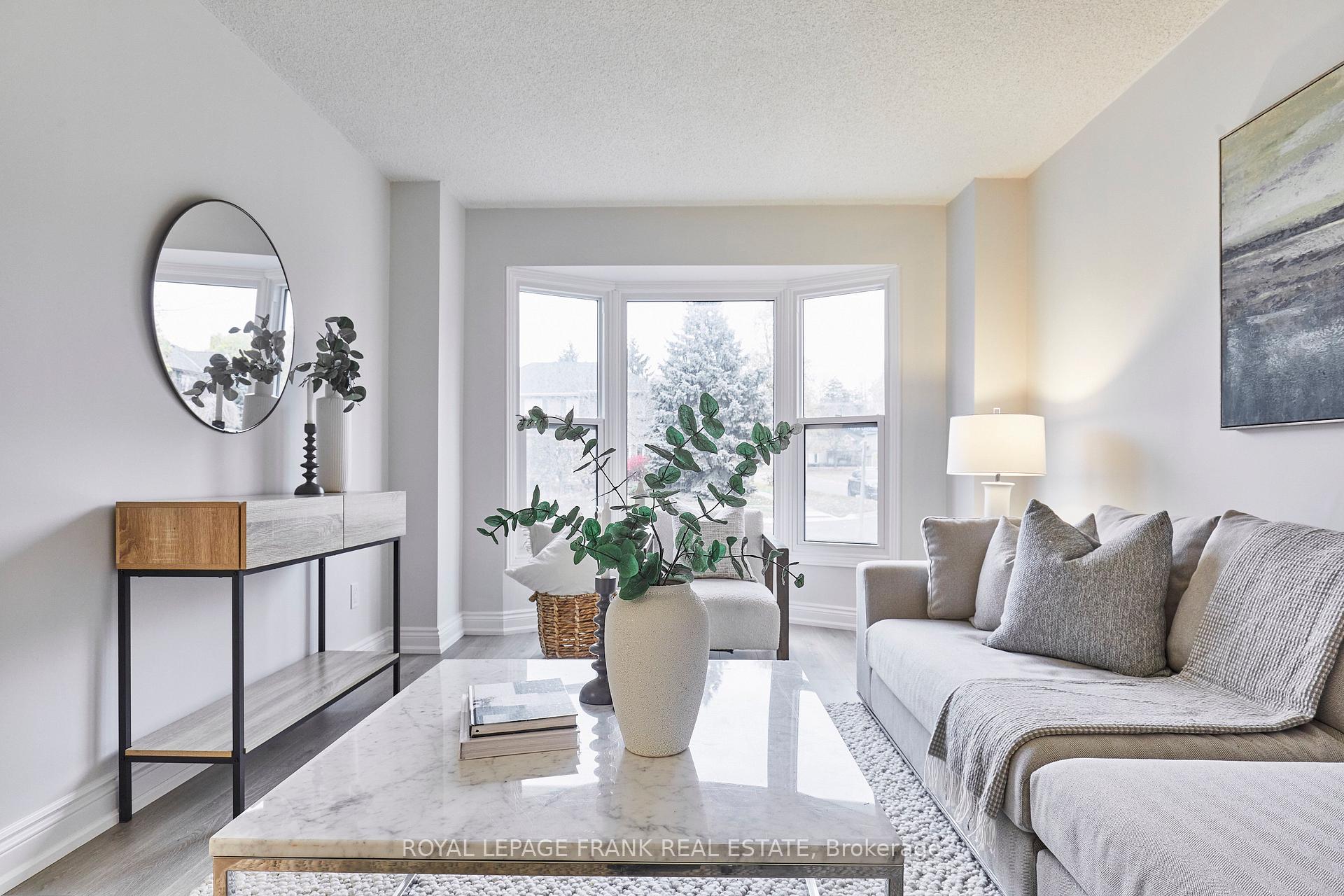 Photo 5 of 920 Royal Orchard Drive, Oshawa, Pinecrest — HOMEH