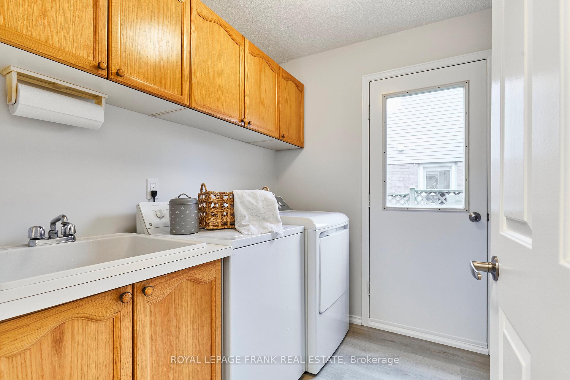 Photo 15 of 920 Royal Orchard Drive, Oshawa, Pinecrest — HOMEH