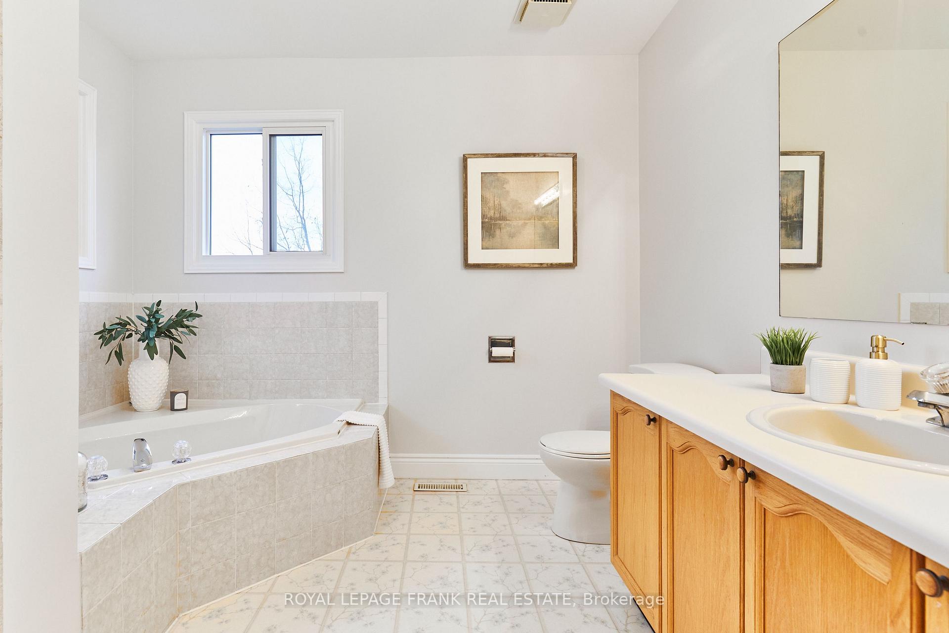 Photo 21 of 920 Royal Orchard Drive, Oshawa, Pinecrest — HOMEH